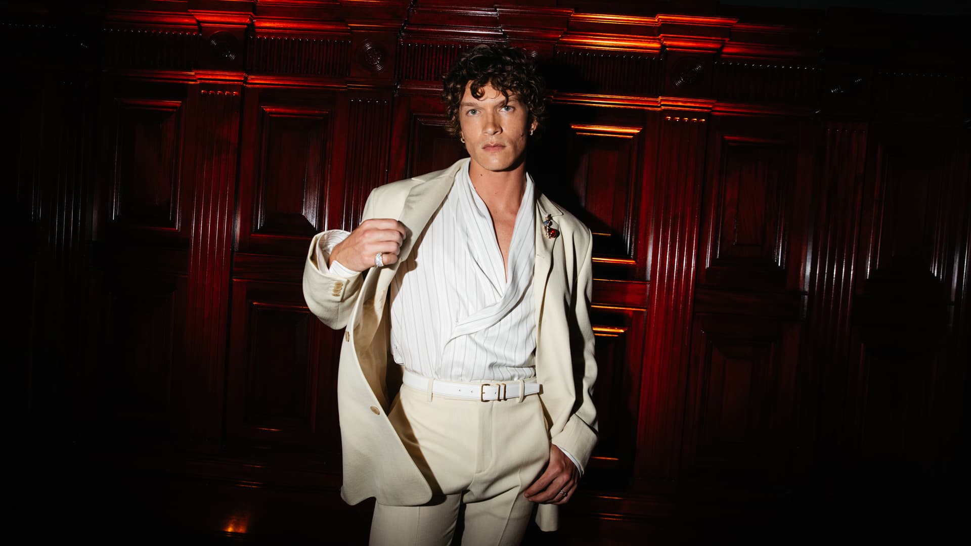 Коннор Сторри на гала-вечере Tiffany Blue Book, состоявшемся в Park Avenue Armory 16 апреля 2026 года в Нью-Йорке | Getty Images