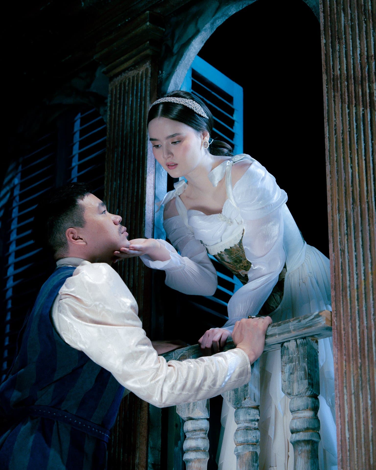 Данияр Алшынов пен Ажар Күнболат «Ромео мен Джульетта» спектаклінің ремейкінде