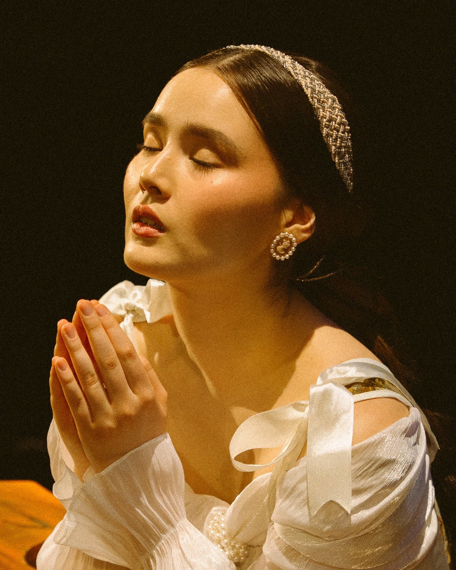 Данияр Алшынов пен Ажар Күнболат «Ромео мен Джульетта» спектаклінің ремейкінде