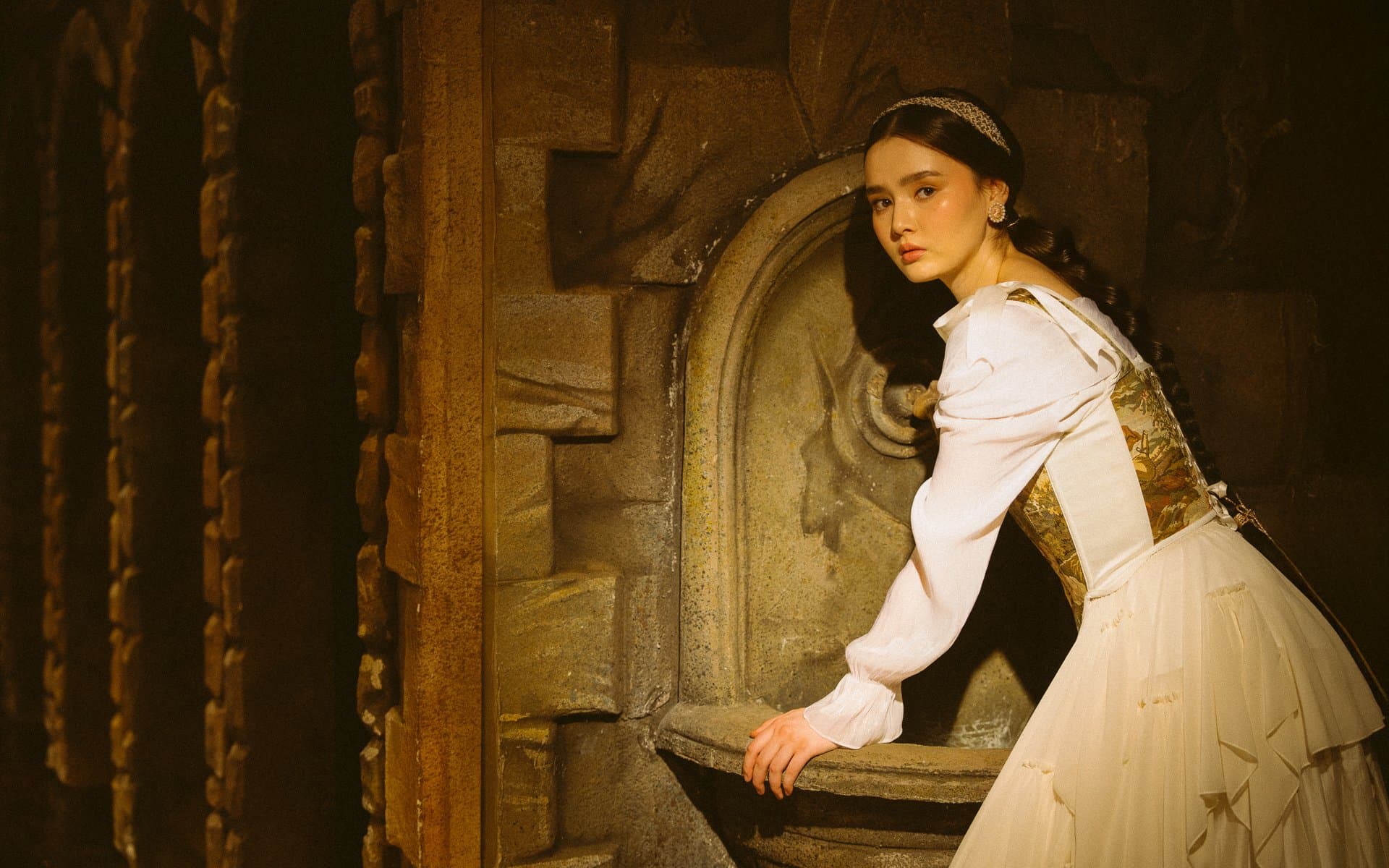 Данияр Алшынов пен Ажар Күнболат «Ромео мен Джульетта» спектаклінің ремейкінде