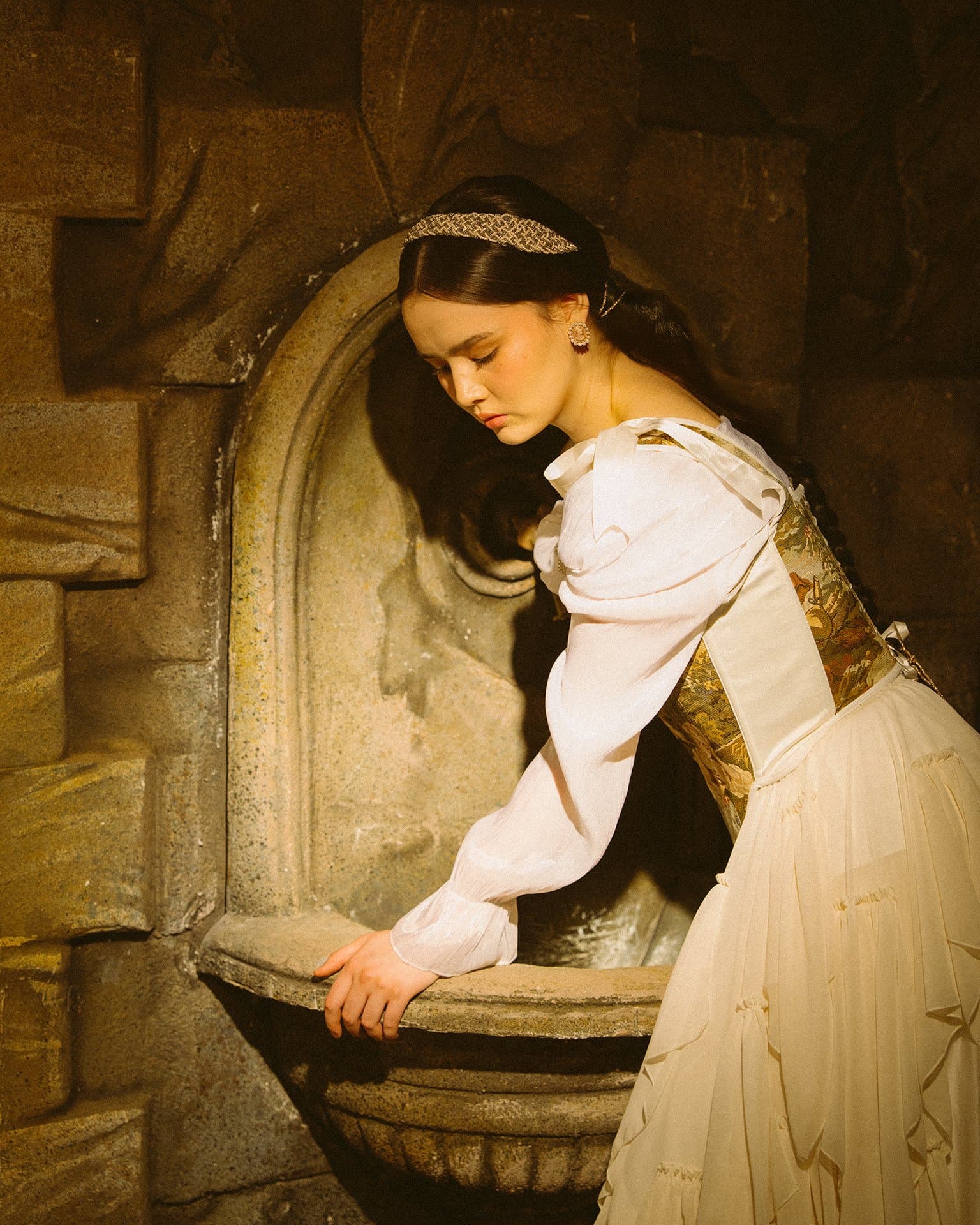 Данияр Алшынов пен Ажар Күнболат «Ромео мен Джульетта» спектаклінің ремейкінде