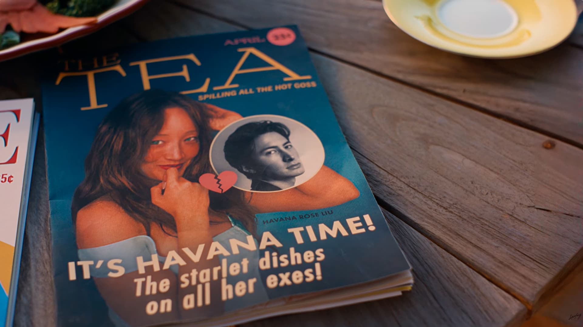 Кадр из клипа Laufey  | YouTube