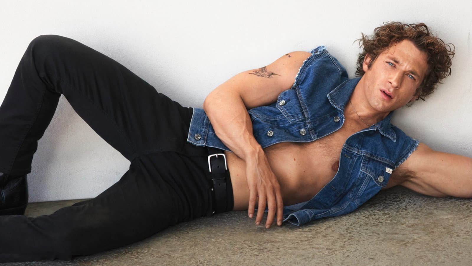 Джереми Аллен Уайт – один из самых ярких представителей категории «Сексуальные мужчины» | Calvin Klein