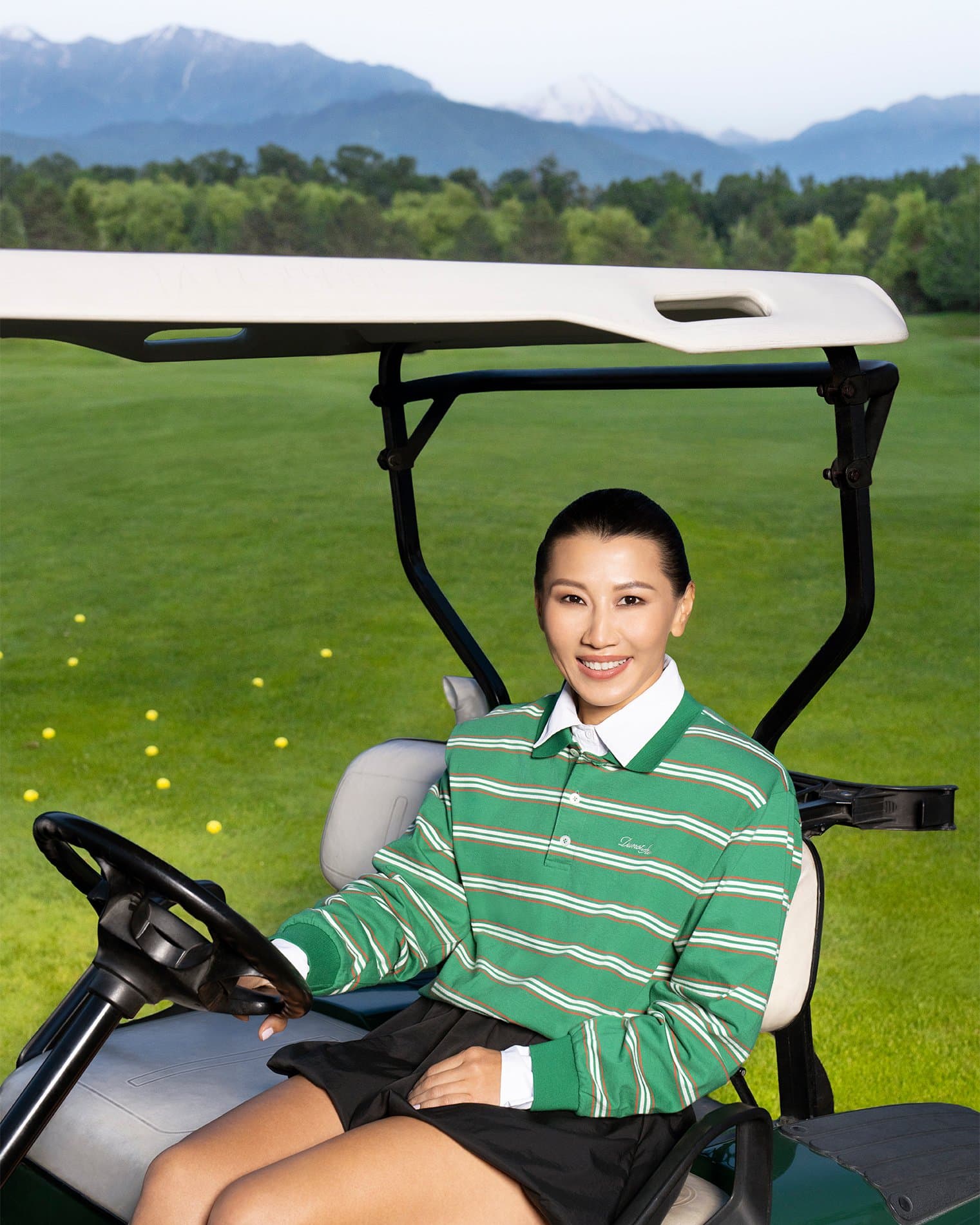 Поло и юбка Dunst,
рубашка Victoria Beckham 
(Saks Fifth Avenue Almaty)

Редакция выражает благодарность 
гольф-курорту «Жайляу» 
за предоставление локации для съемки