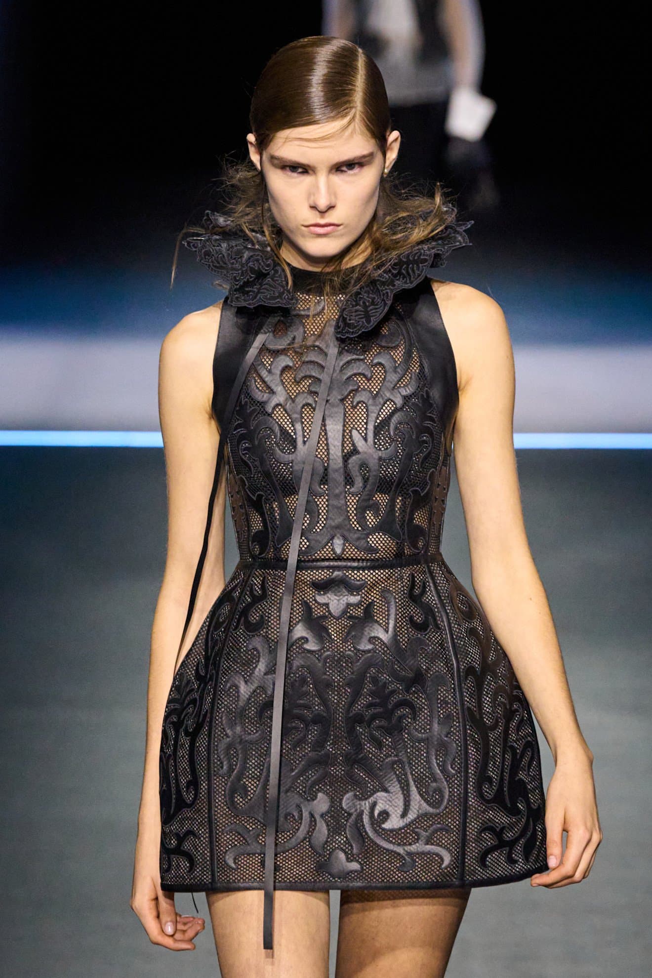 Алып төстартқыш пен кринолиндер: Paris Fashion Week-тің бірінші жартысының қызықтары