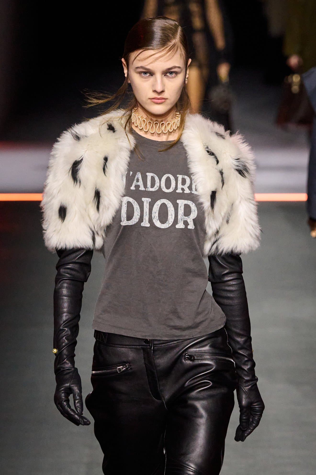 Алып төстартқыш пен кринолиндер: Paris Fashion Week-тің бірінші жартысының қызықтары