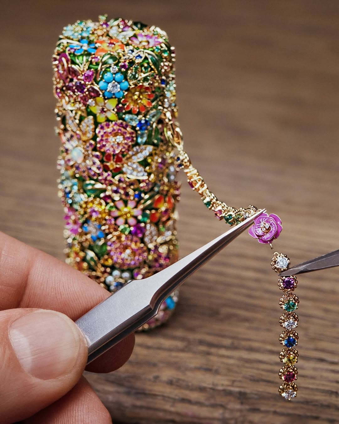 Dior-дың Rouge Premier жаңа далабы: мойынға тағатын әшекей