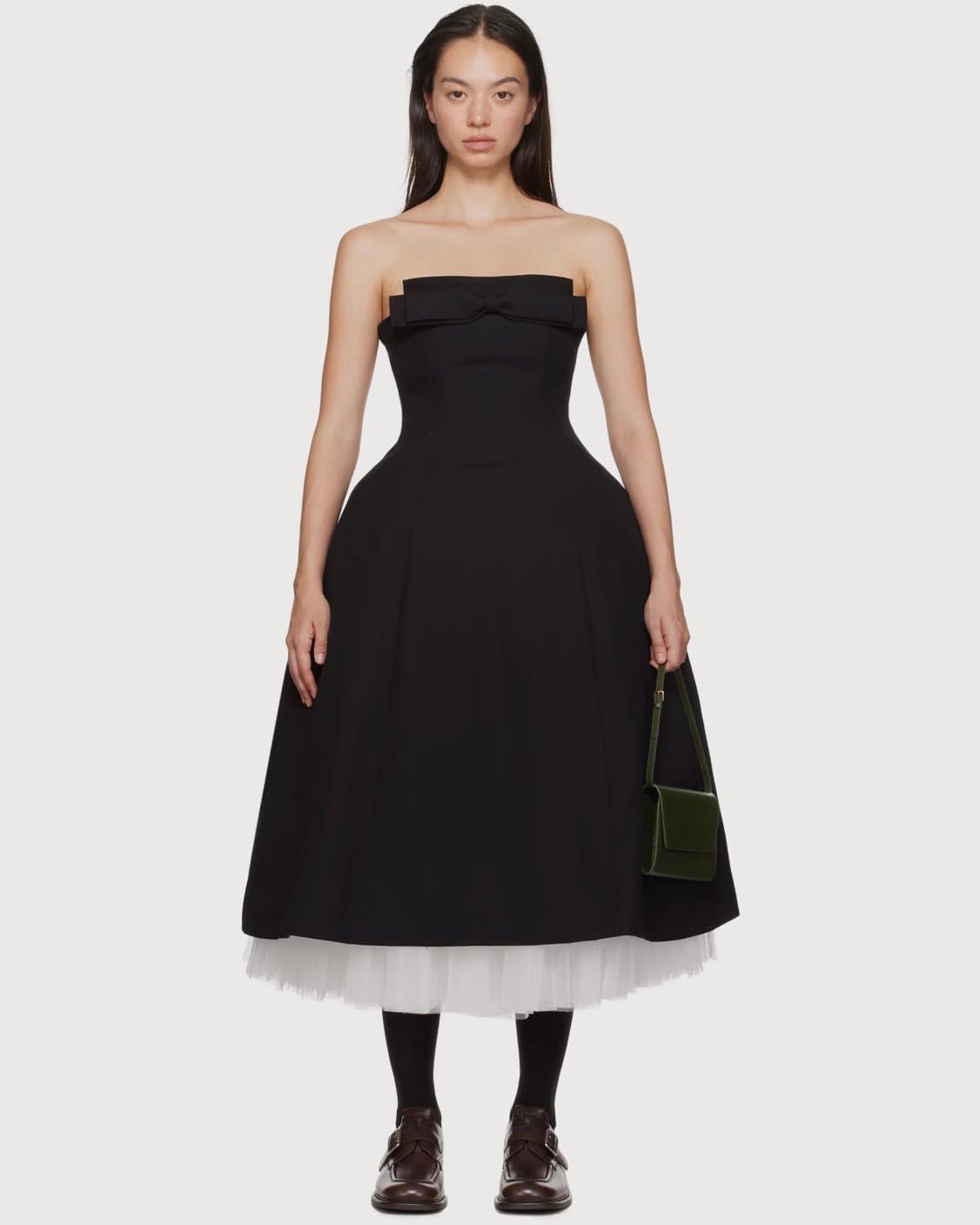 SHUSHU/TONG, Қара түсті банты бар миди бандо көйлек | Фото: ssense.com