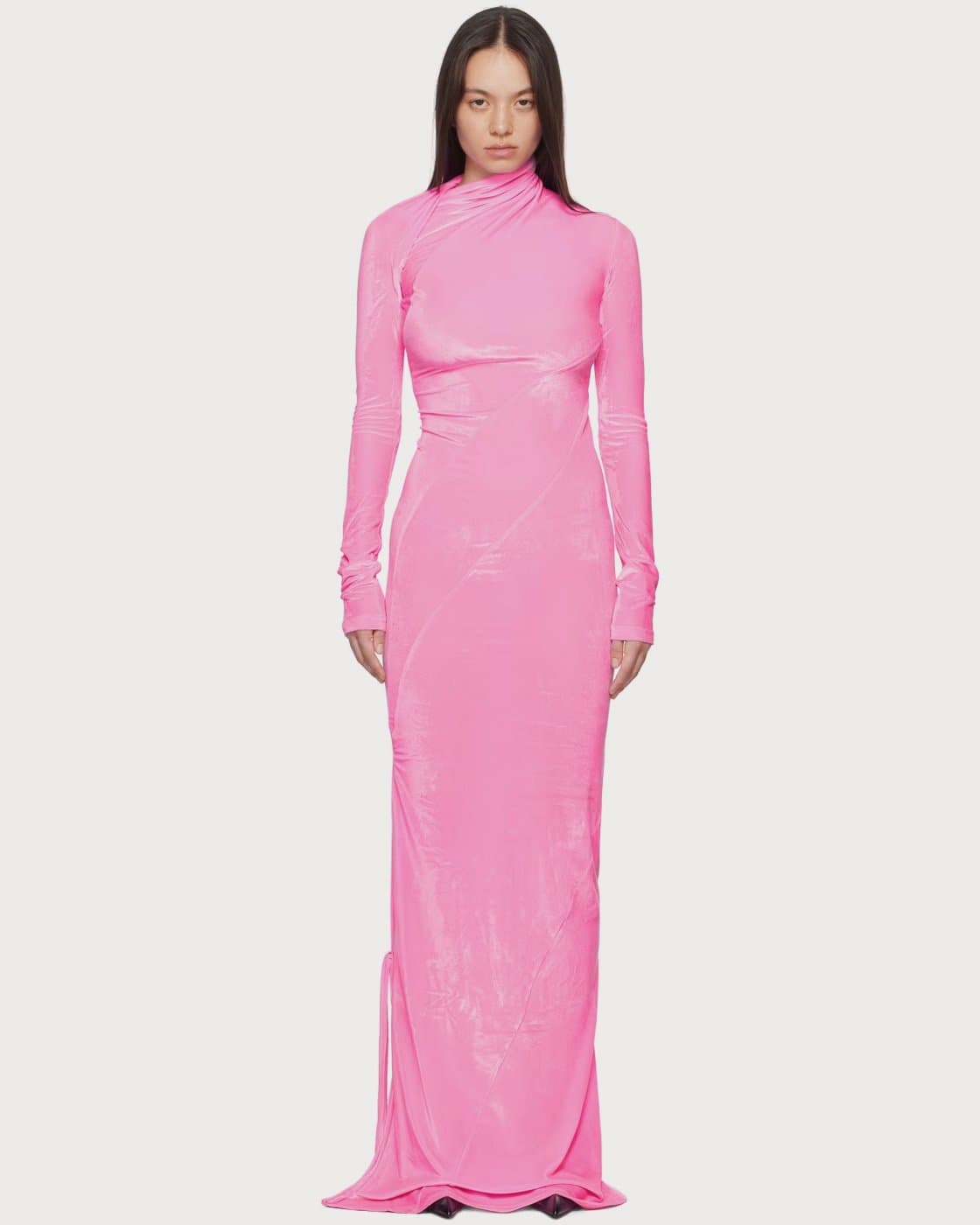 Ottolinger, Қиғаш өрнекті қызғылт макси көйлек | Фото: ssense.com