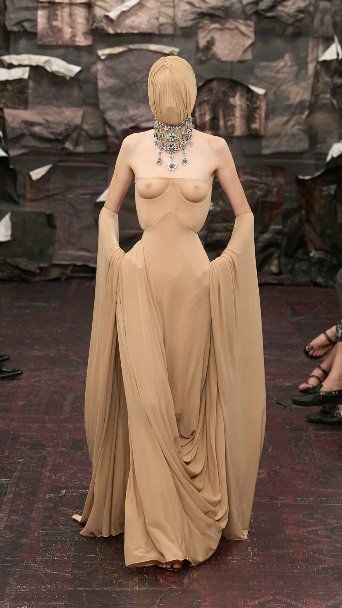 Распад и разложение: дебютная коллекция Гленна Мартенса для Maison Margiela