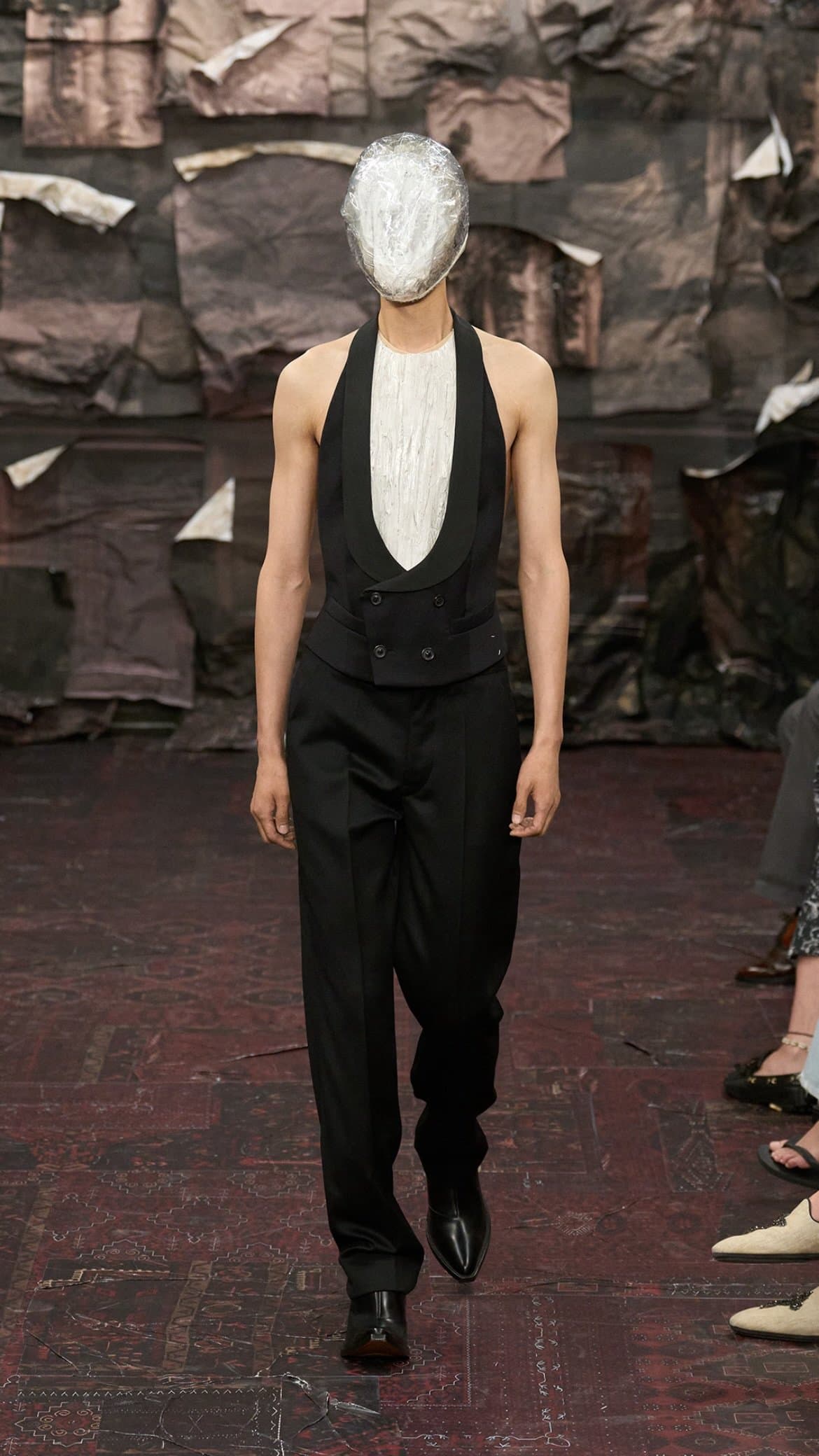 Распад и разложение: дебютная коллекция Гленна Мартенса для Maison Margiela