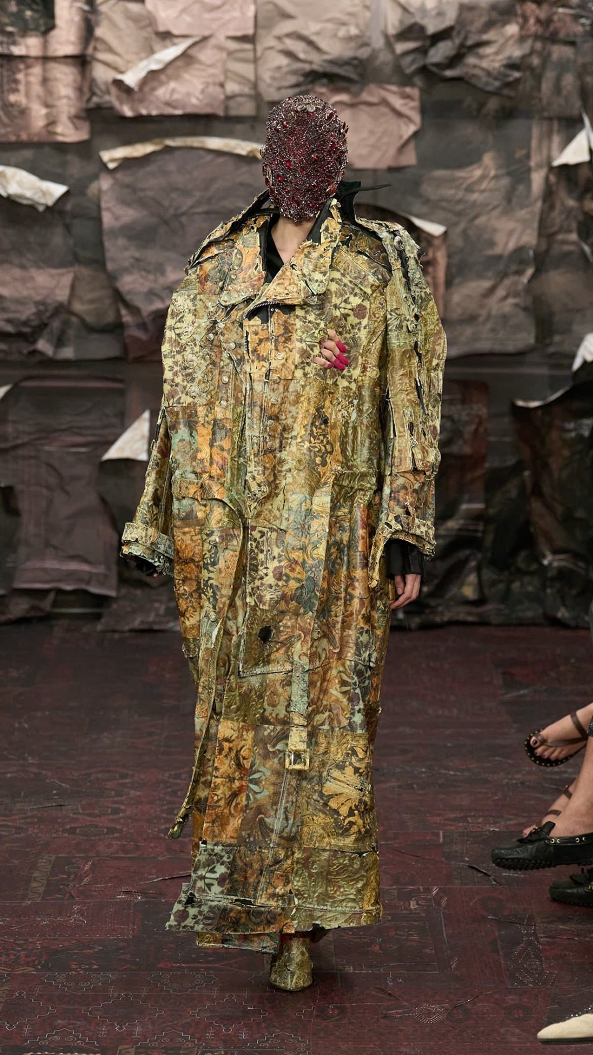 Распад и разложение: дебютная коллекция Гленна Мартенса для Maison Margiela