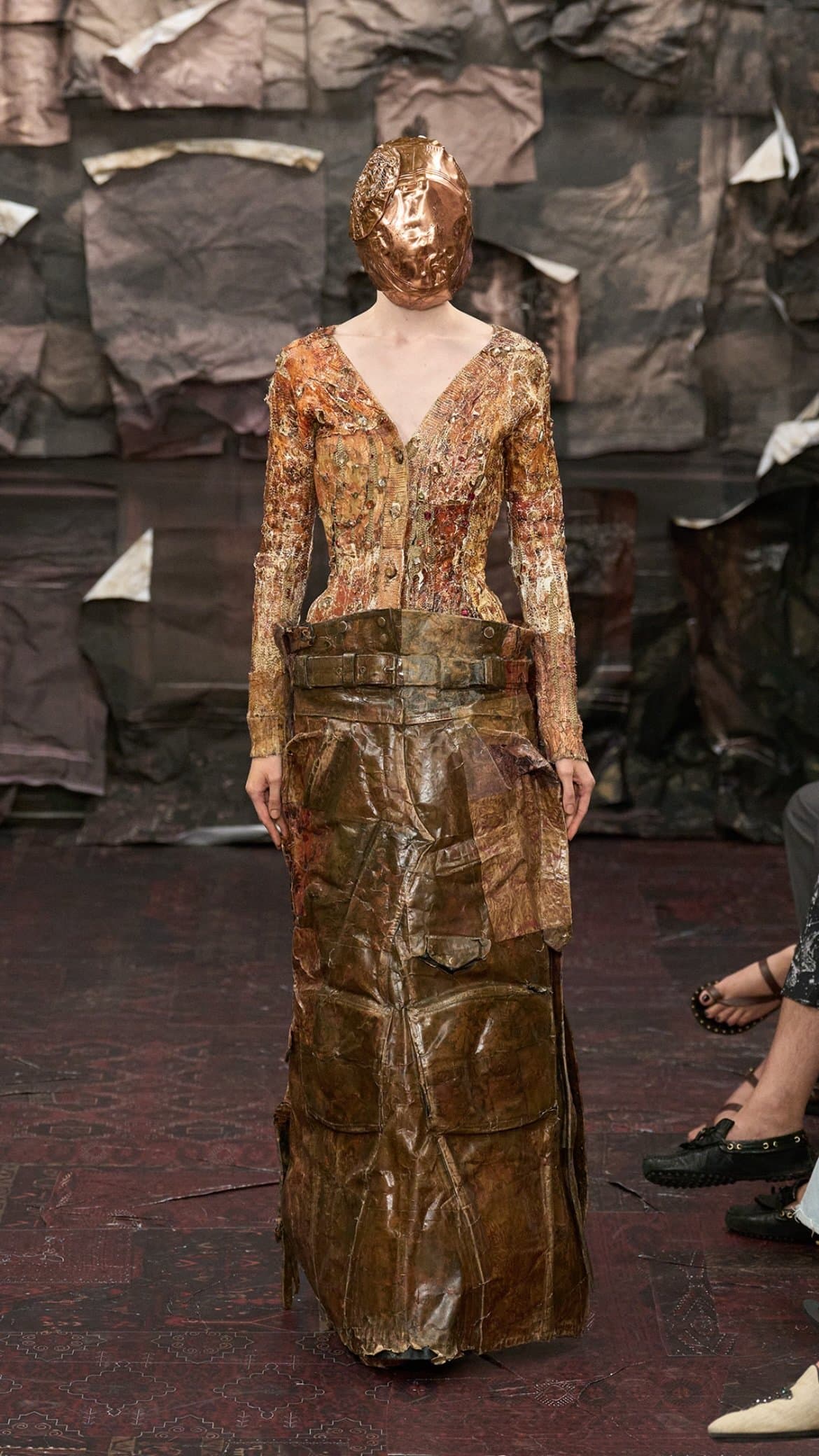 Распад и разложение: дебютная коллекция Гленна Мартенса для Maison Margiela