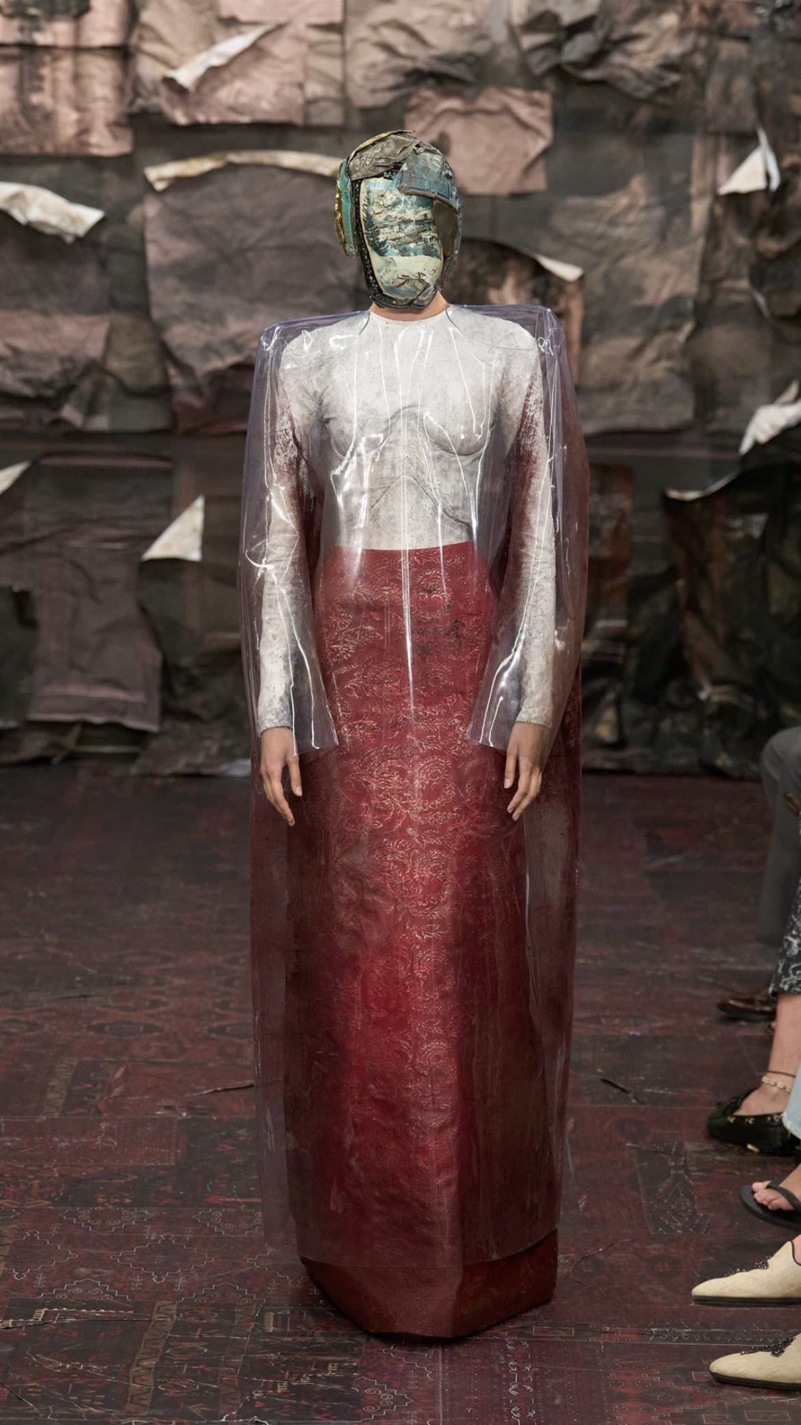 Распад и разложение: дебютная коллекция Гленна Мартенса для Maison Margiela