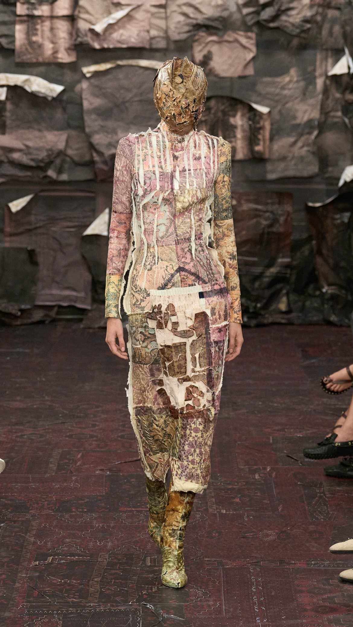 Распад и разложение: дебютная коллекция Гленна Мартенса для Maison Margiela