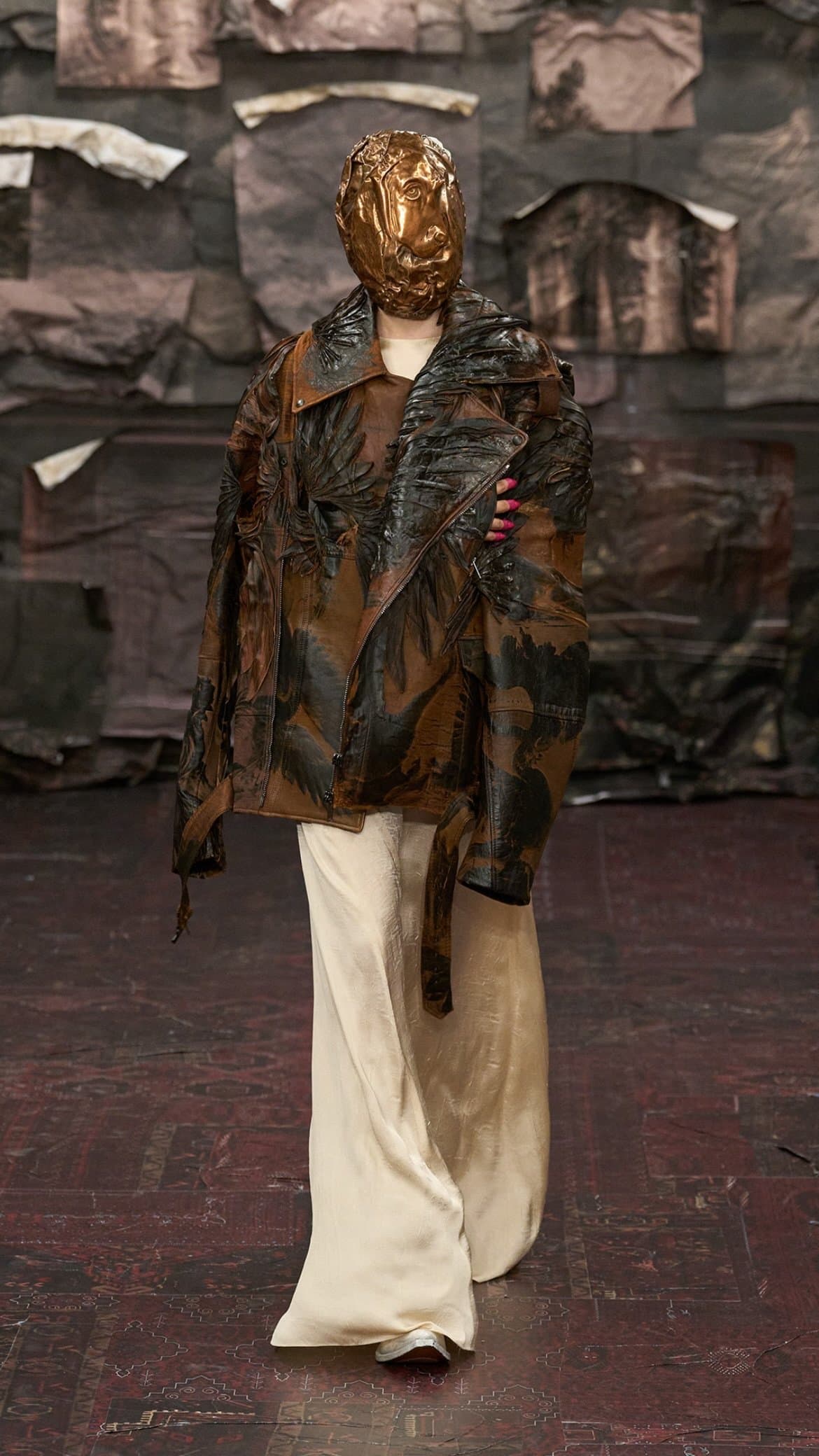Распад и разложение: дебютная коллекция Гленна Мартенса для Maison Margiela