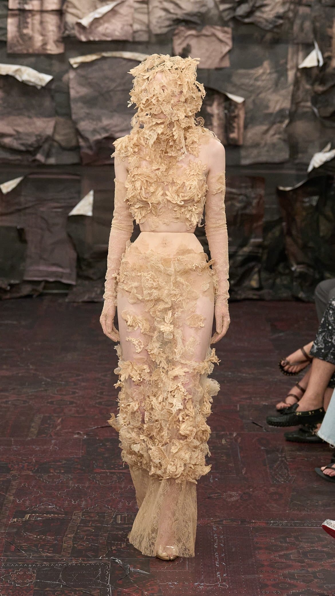 Распад и разложение: дебютная коллекция Гленна Мартенса для Maison Margiela