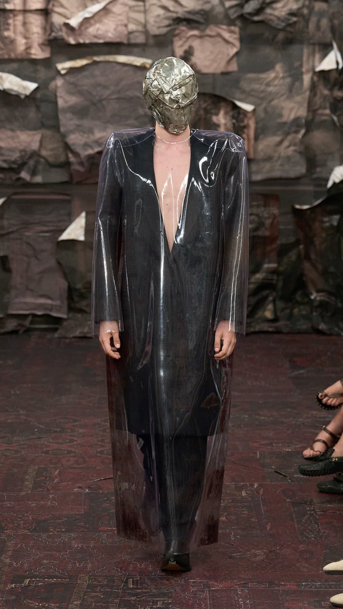 Распад и разложение: дебютная коллекция Гленна Мартенса для Maison Margiela