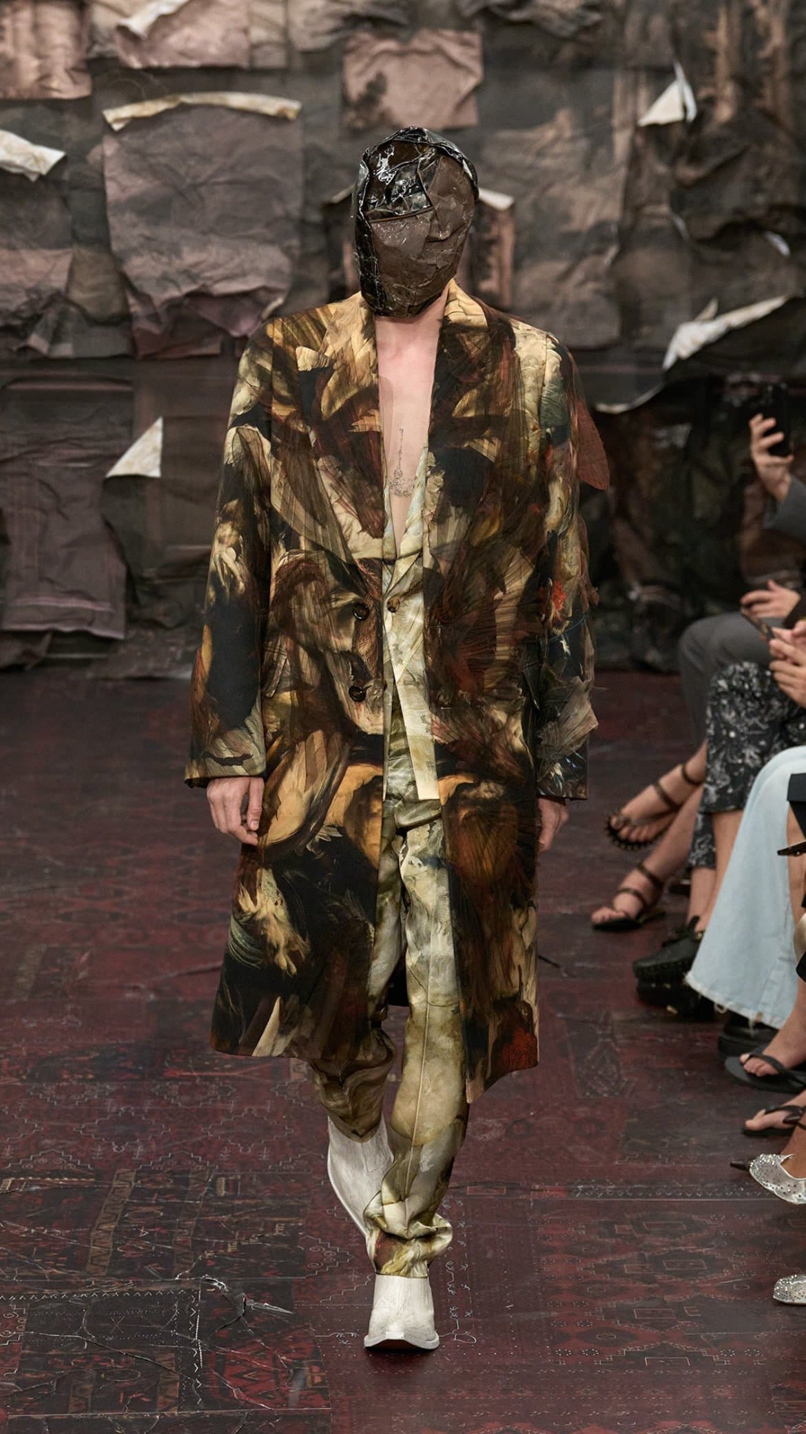 Распад и разложение: дебютная коллекция Гленна Мартенса для Maison Margiela