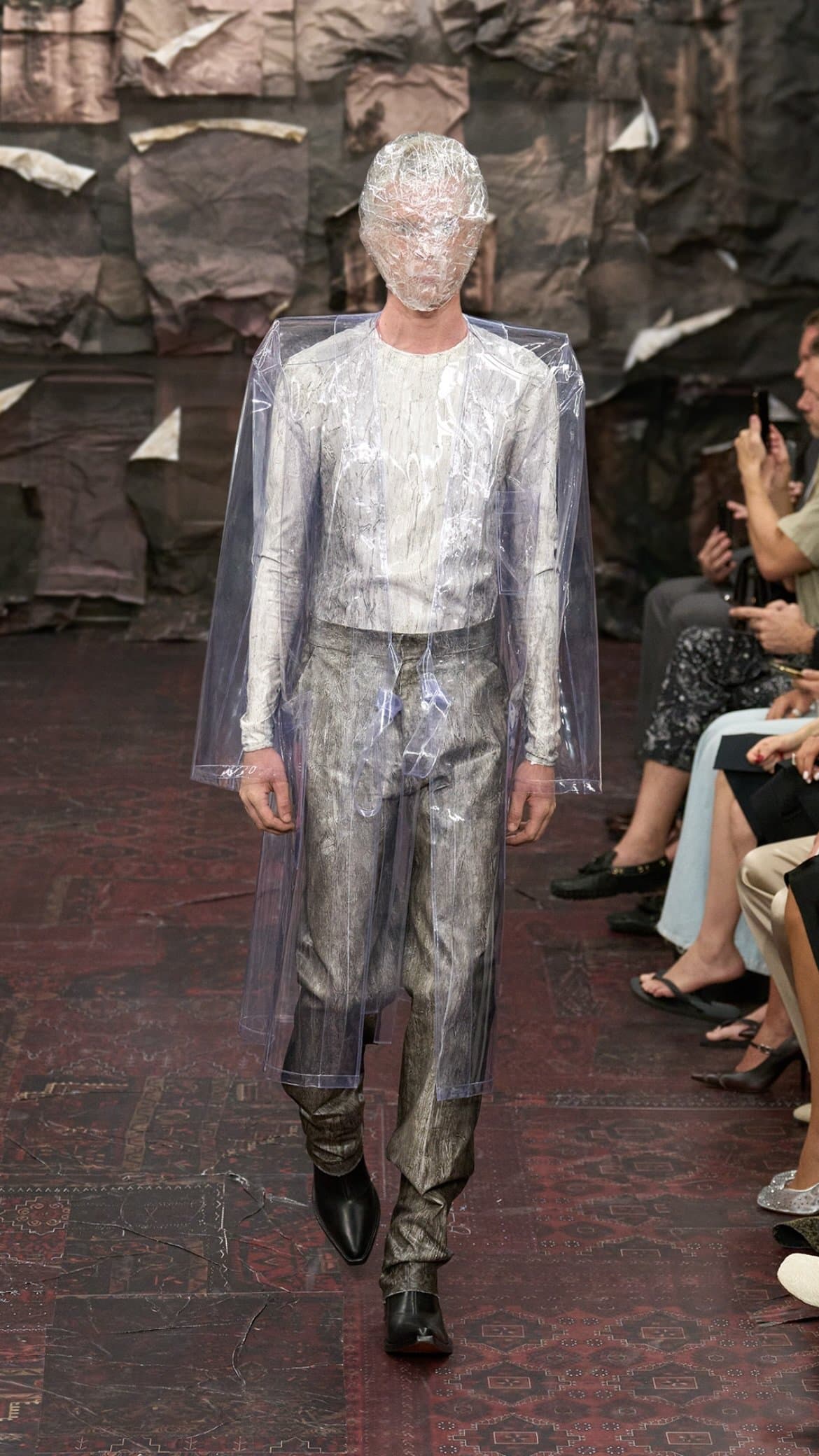 Распад и разложение: дебютная коллекция Гленна Мартенса для Maison Margiela