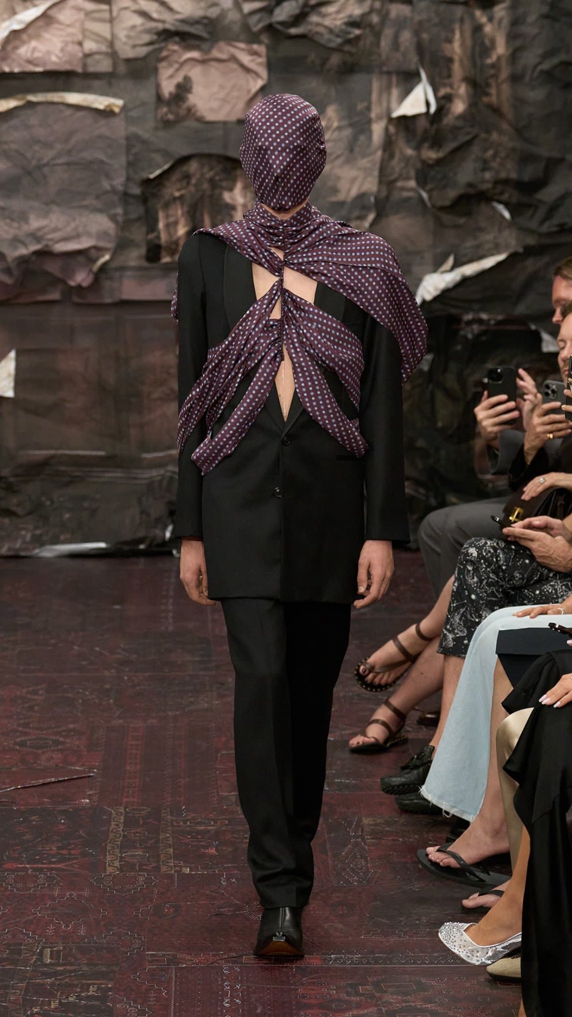Распад и разложение: дебютная коллекция Гленна Мартенса для Maison Margiela