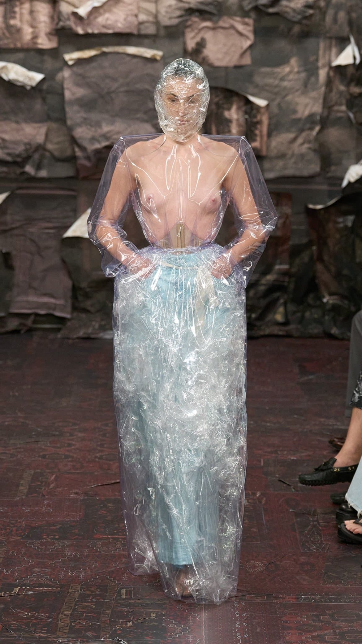 Распад и разложение: дебютная коллекция Гленна Мартенса для Maison Margiela