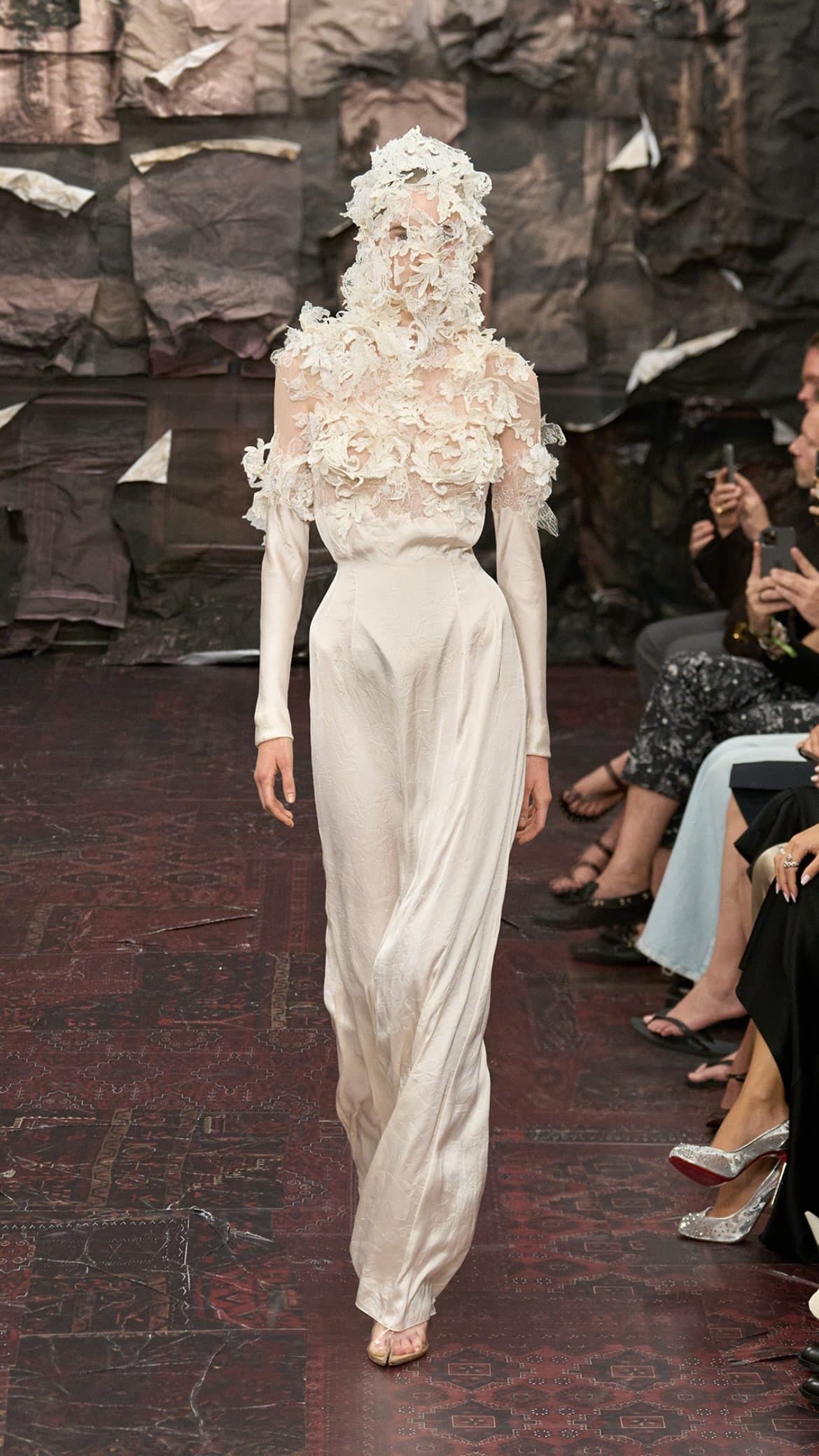 Распад и разложение: дебютная коллекция Гленна Мартенса для Maison Margiela