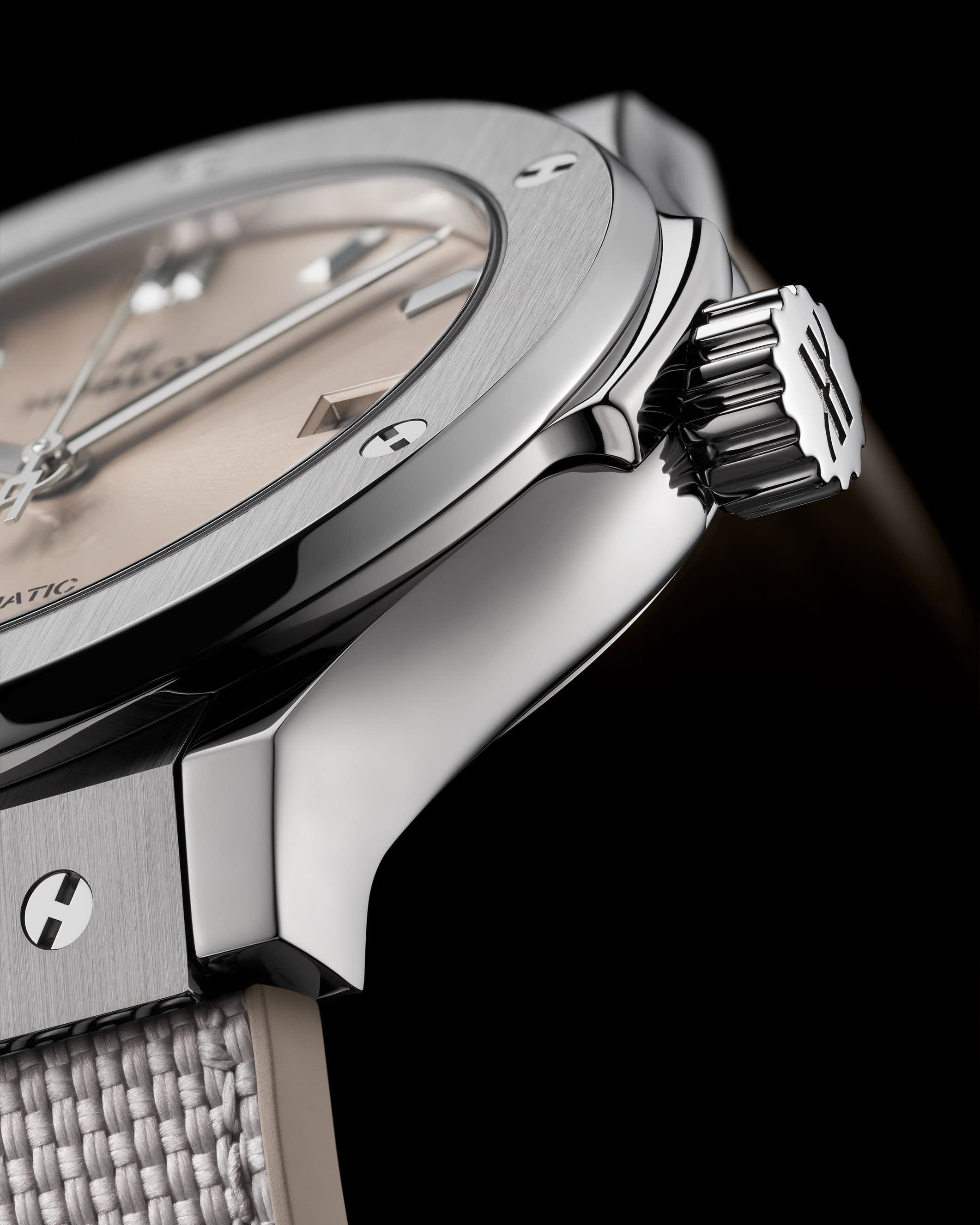 Hublot жаңа реңктегі Classic Fusion Essential Taupe шектеулі топтамасын таныстырды