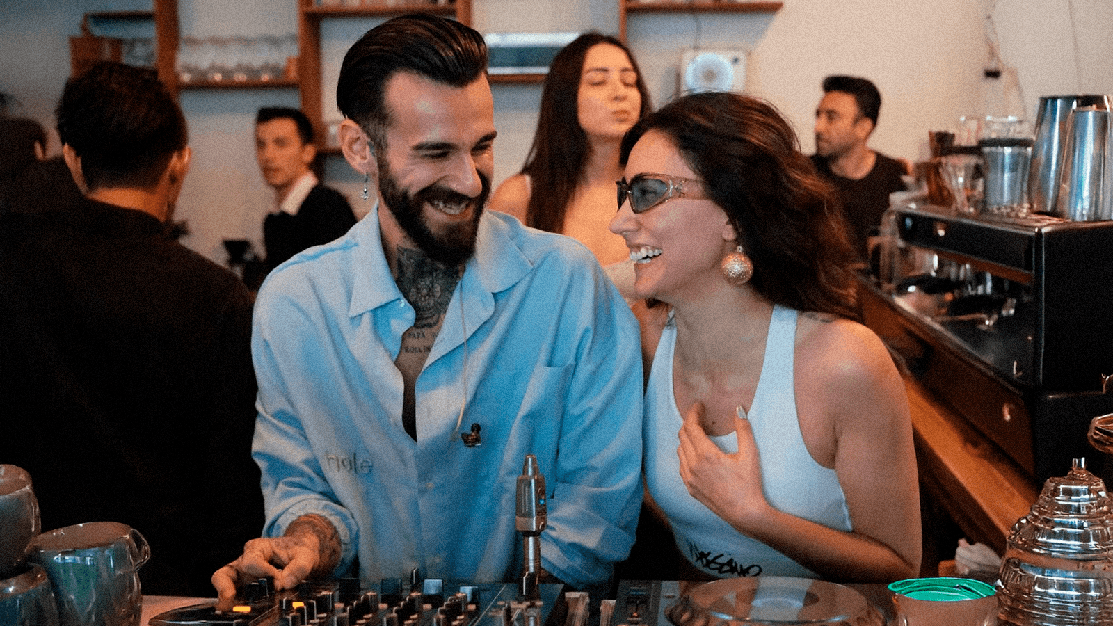 Instagram @robinssocial