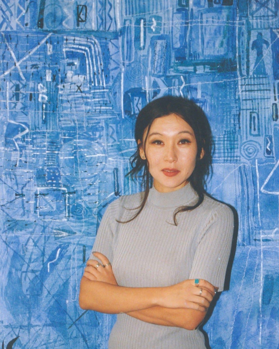 Алмагүл Меңлібаева Алматыдағы студиясында, 2002 ж. | Instagram @almagul.menlibayeva