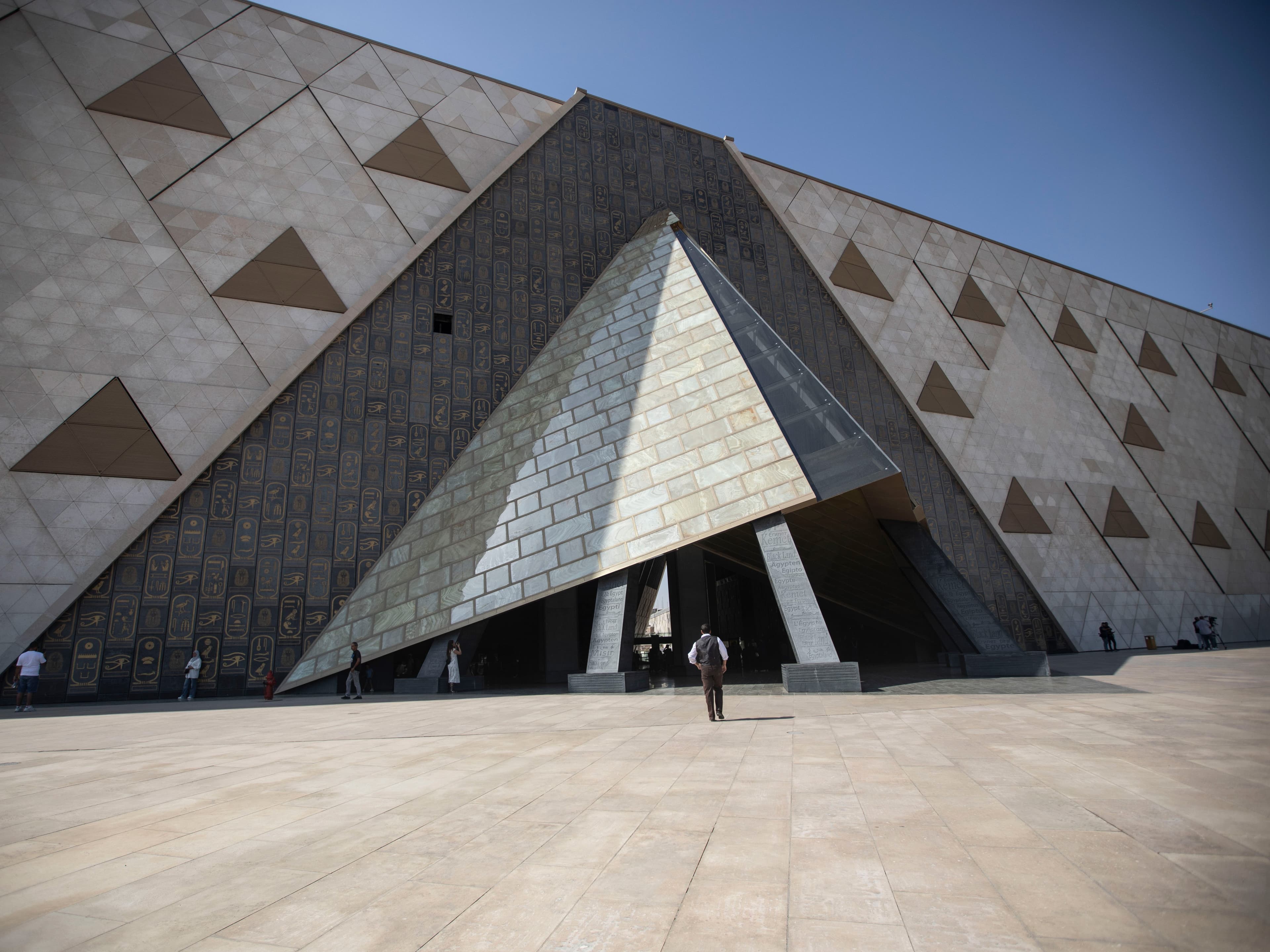 Гиза музейі: сан ғасырлық қазына, тылсым әлем және сәулет өнері