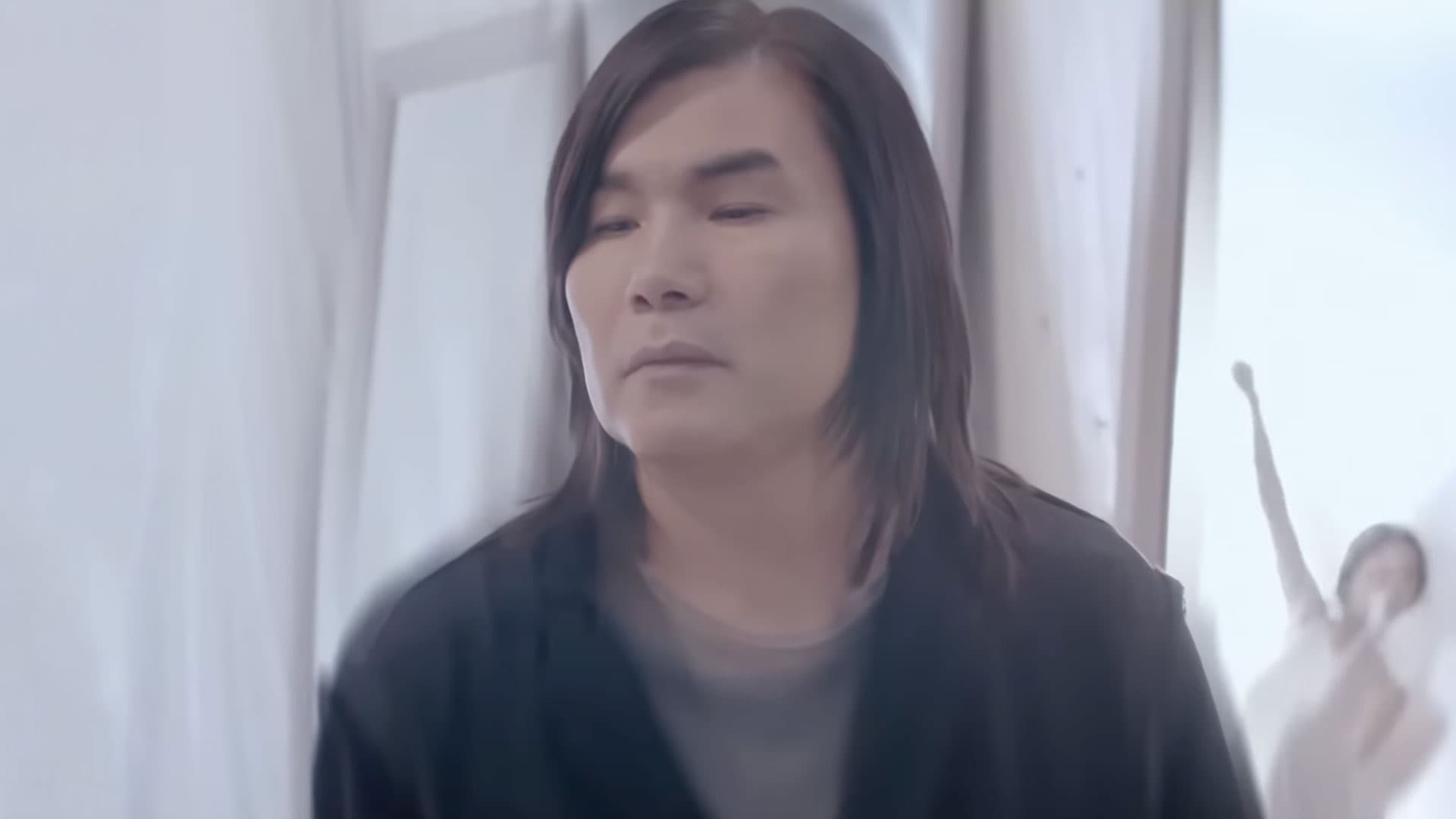 Кадр из клипа Батырхана Шукенова «Дождь»