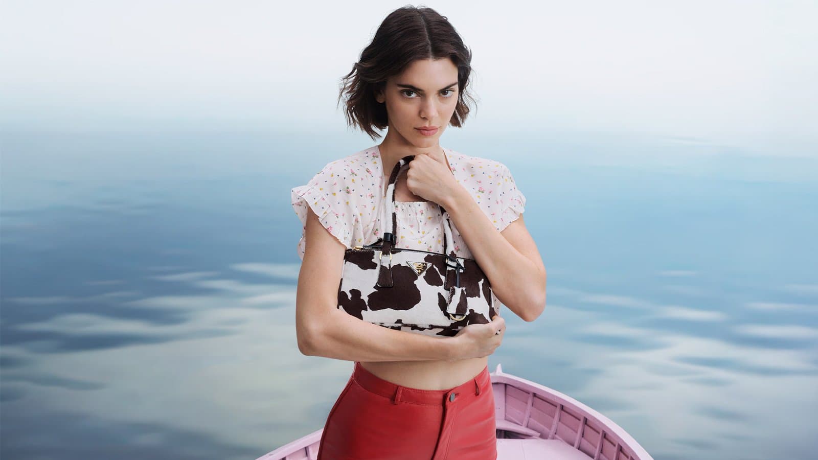 Prada өз қайығына кімдерді отырғызды?