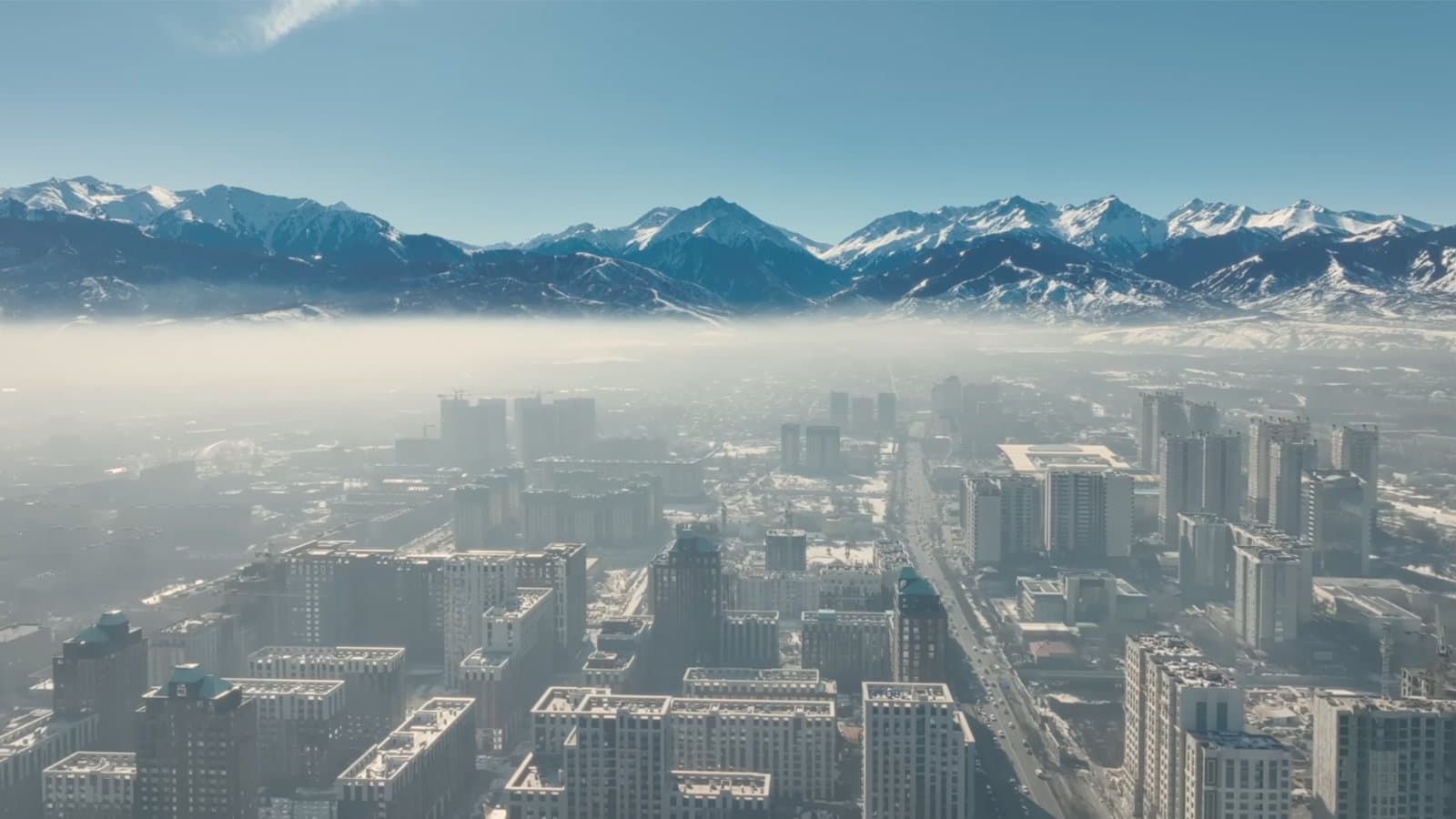 Кадр из документального фильма Каната Бейсекеева «Алматы? ОК жить со смогом?»