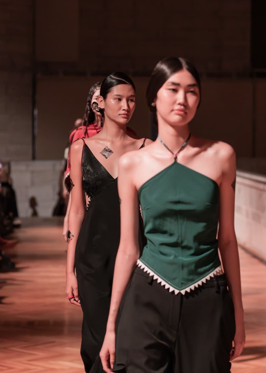 Богатый дастархан на J.KIM: как прошел показ коллекции весна-лето 2026 Quroq