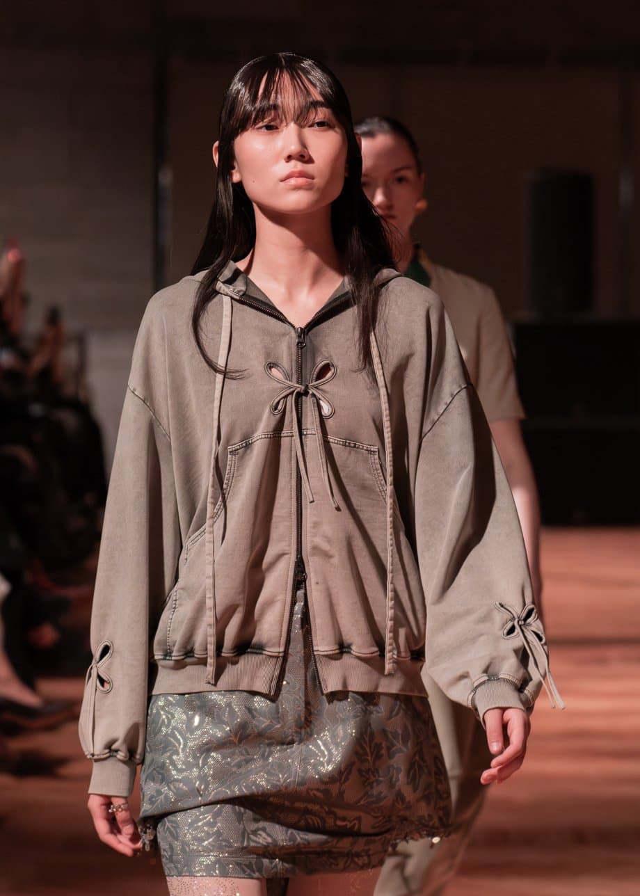 Богатый дастархан на J.KIM: как прошел показ коллекции весна-лето 2026 Quroq