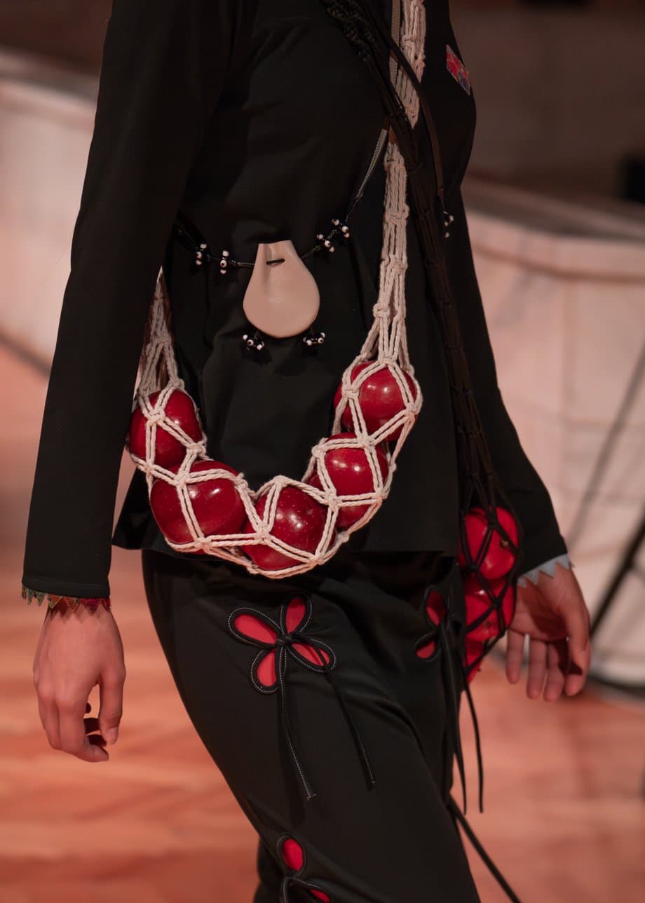 Богатый дастархан на J.KIM: как прошел показ коллекции весна-лето 2026 Quroq