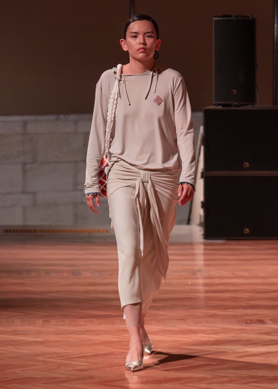 Богатый дастархан на J.KIM: как прошел показ коллекции весна-лето 2026 Quroq