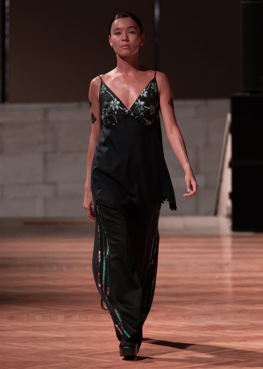 Богатый дастархан на J.KIM: как прошел показ коллекции весна-лето 2026 Quroq