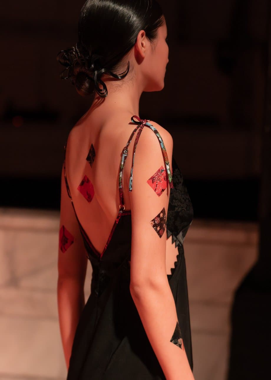 Богатый дастархан на J.KIM: как прошел показ коллекции весна-лето 2026 Quroq