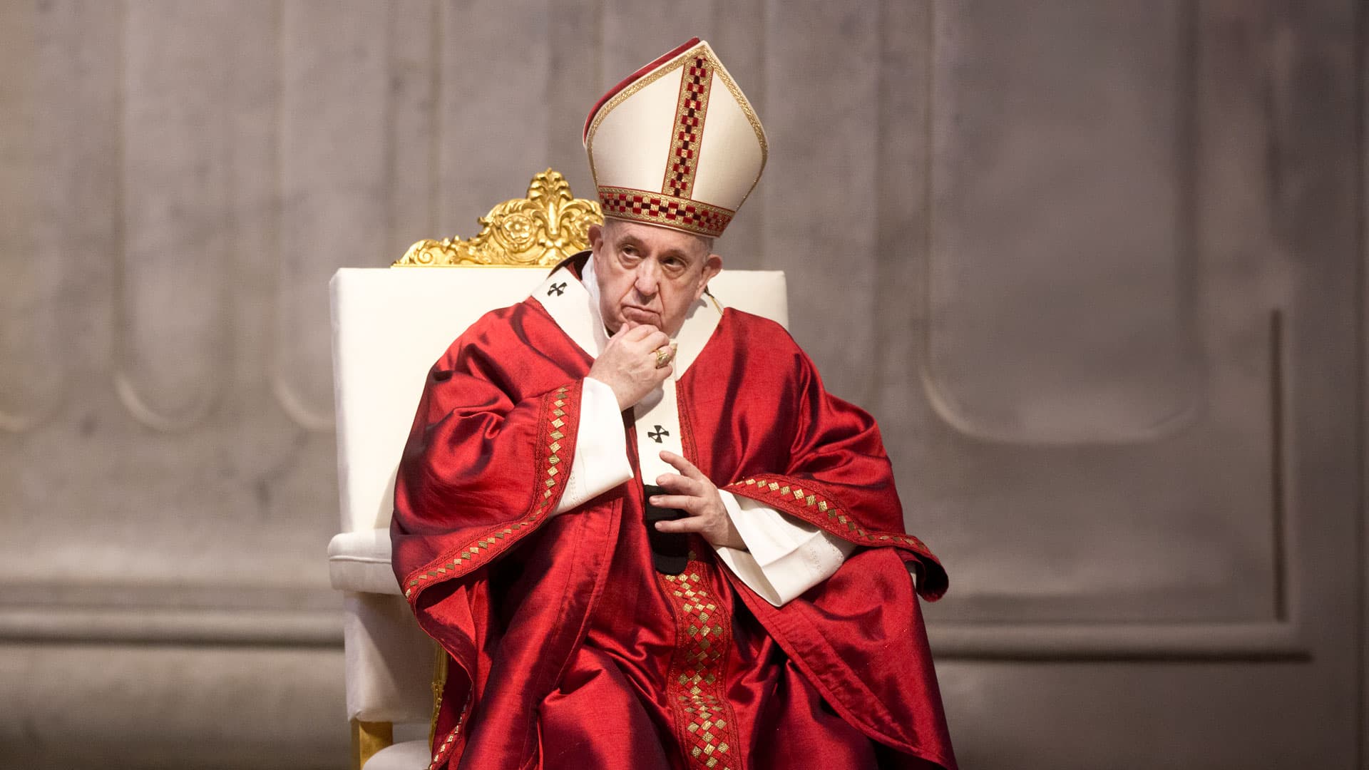 Папа Франциск возглавляет мессу в честь Пятидесятницы 31 мая 2020 года в Ватикане | Getty Images