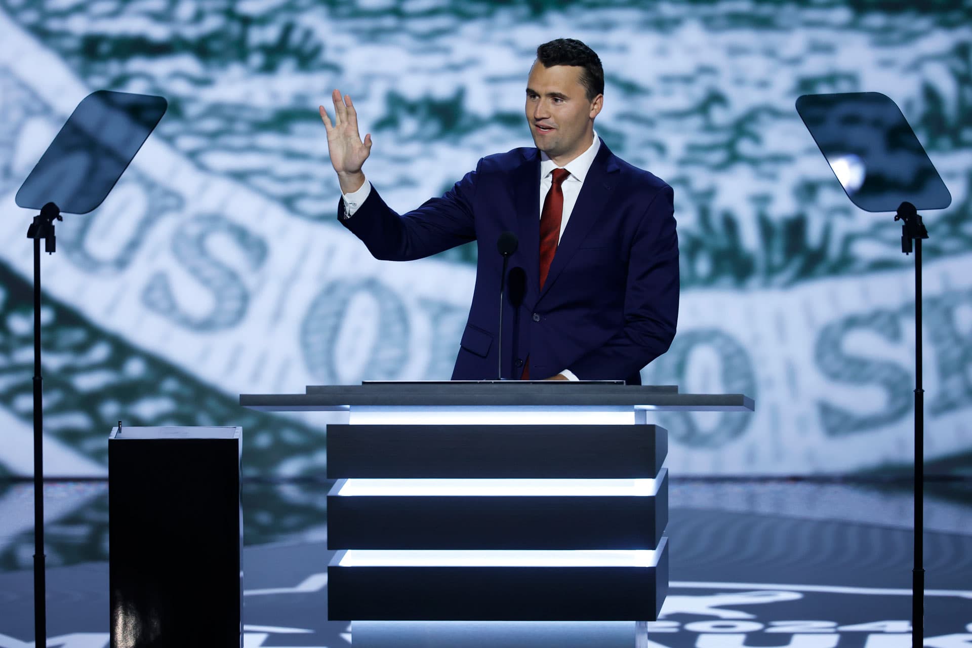 Генеральный директор TPUSA Чарли Кирк выступает на сцене в первый день Республиканского национального съезда в Fiserv Forum в Милуоки, 15 июля 2024 года | Getty Images