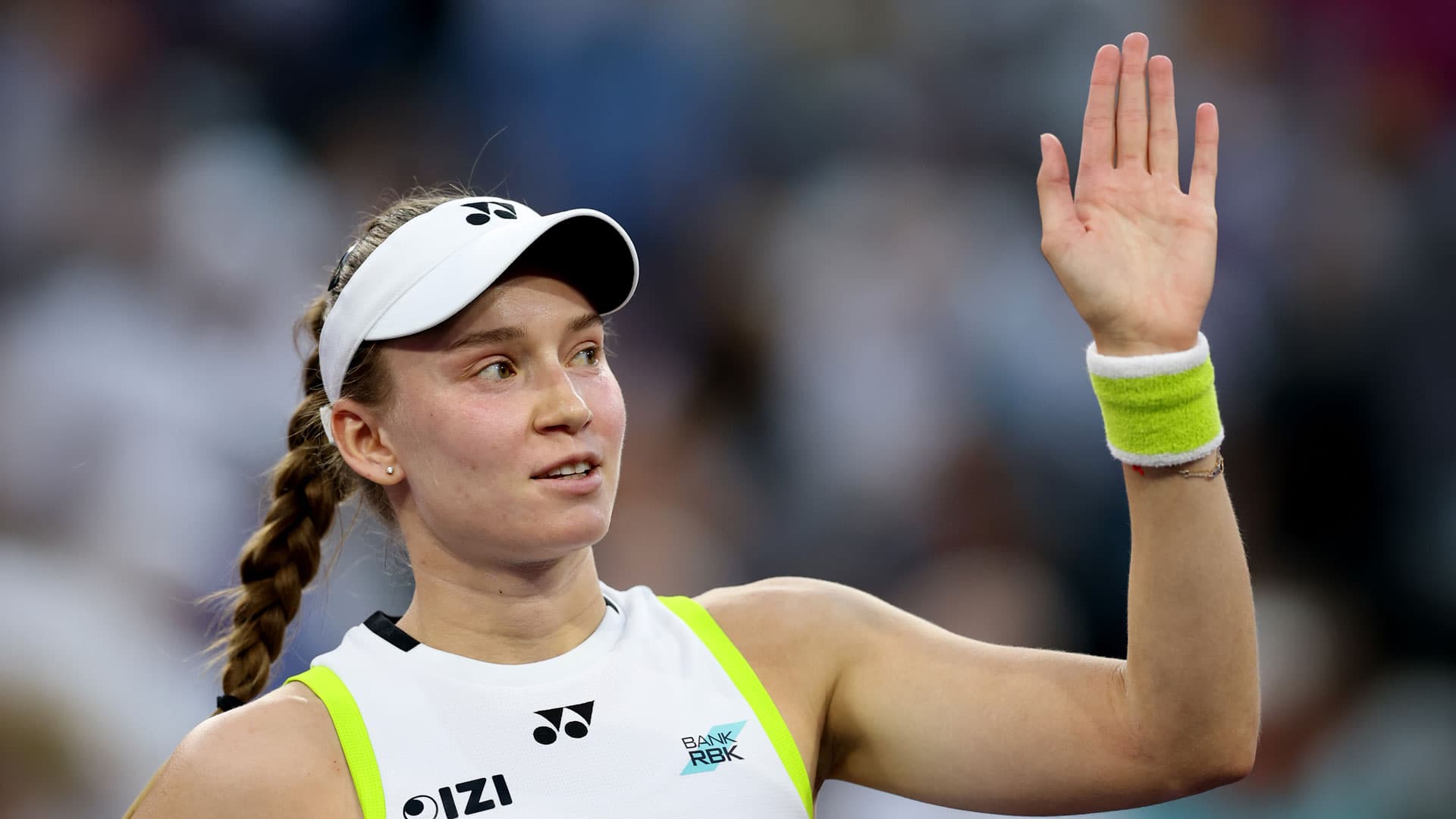 Елена Рыбакина из Казахстана празднует победу над Джессикой Пегулой из США в трех сетах в четвертьфинальном матче турнира BNP Paribas Open, который состоялся 12 марта 2026 года в Индиан-Уэллсе, Калифорния | Фотограф: Клайв Брунскилл | Getty Images