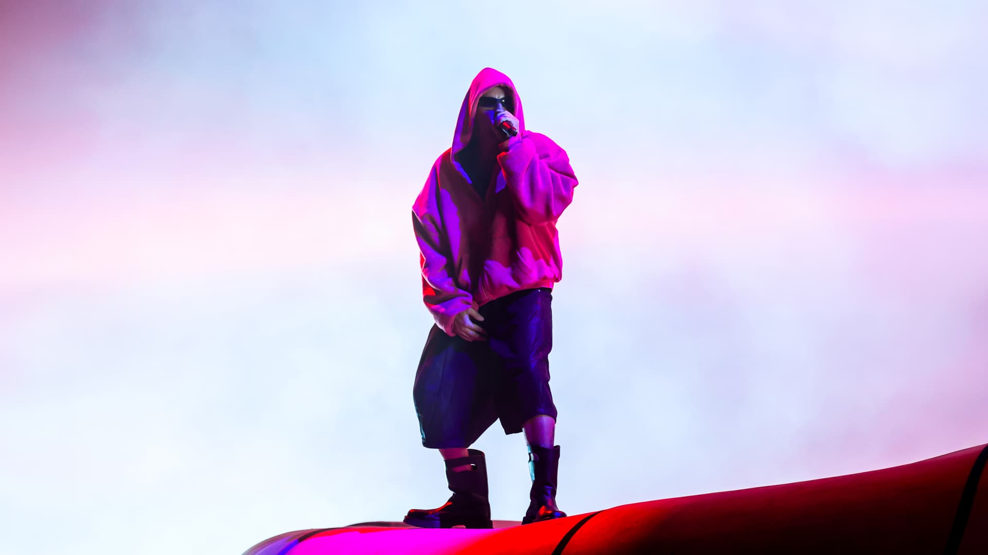 Джастин Бибер выступает на сцене Coachella во время музыкального и художественного фестиваля Coachella Valley 2026, 11 апреля 2026 года в Индио, Калифорния | Фотограф: Кевина Мазура | Getty Images 