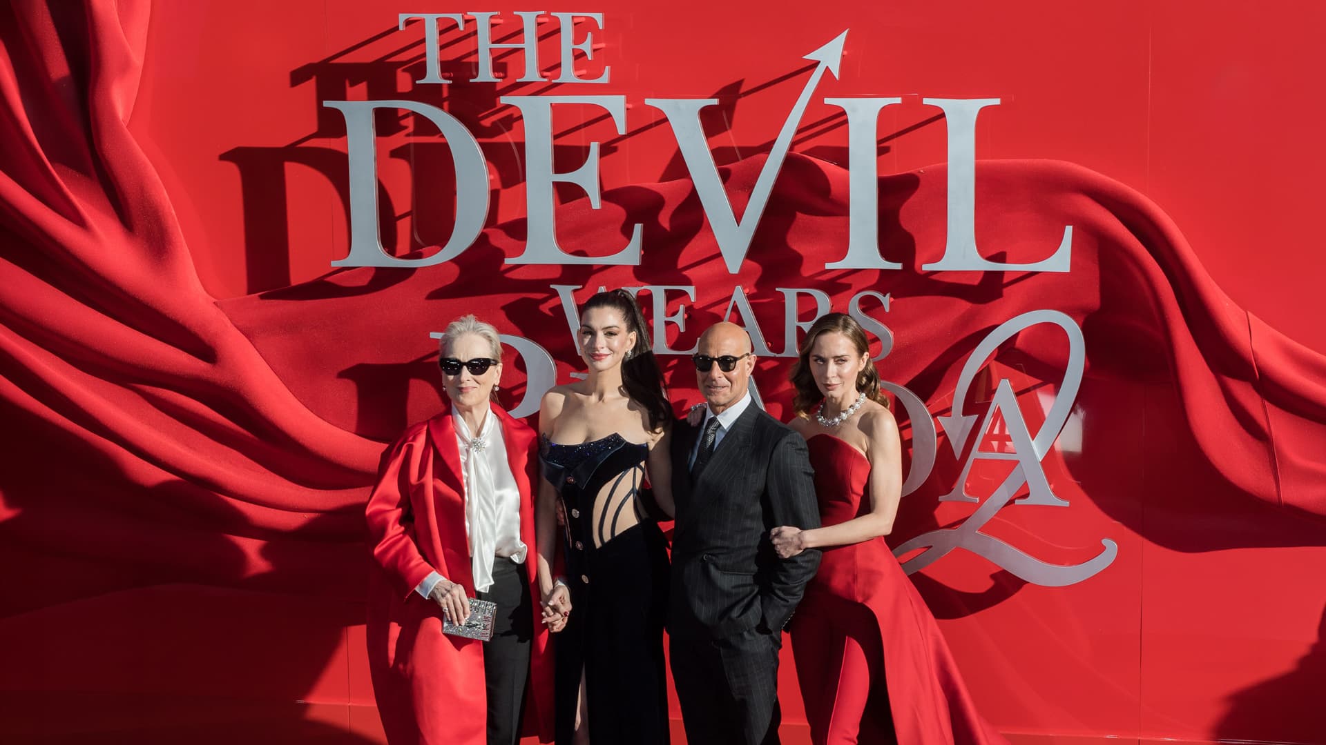 Мэрил Стрип, Энн Хэтэуэй, Стэнли Туччи и Эмили Блант посетили европейскую премьеру фильма «Дьявол носит Prada – 2» в кинотеатрах Cineworld Leicester Square и Vue West End в Лондоне, Великобритания, 22 апреля 2026 года  | Getty Images