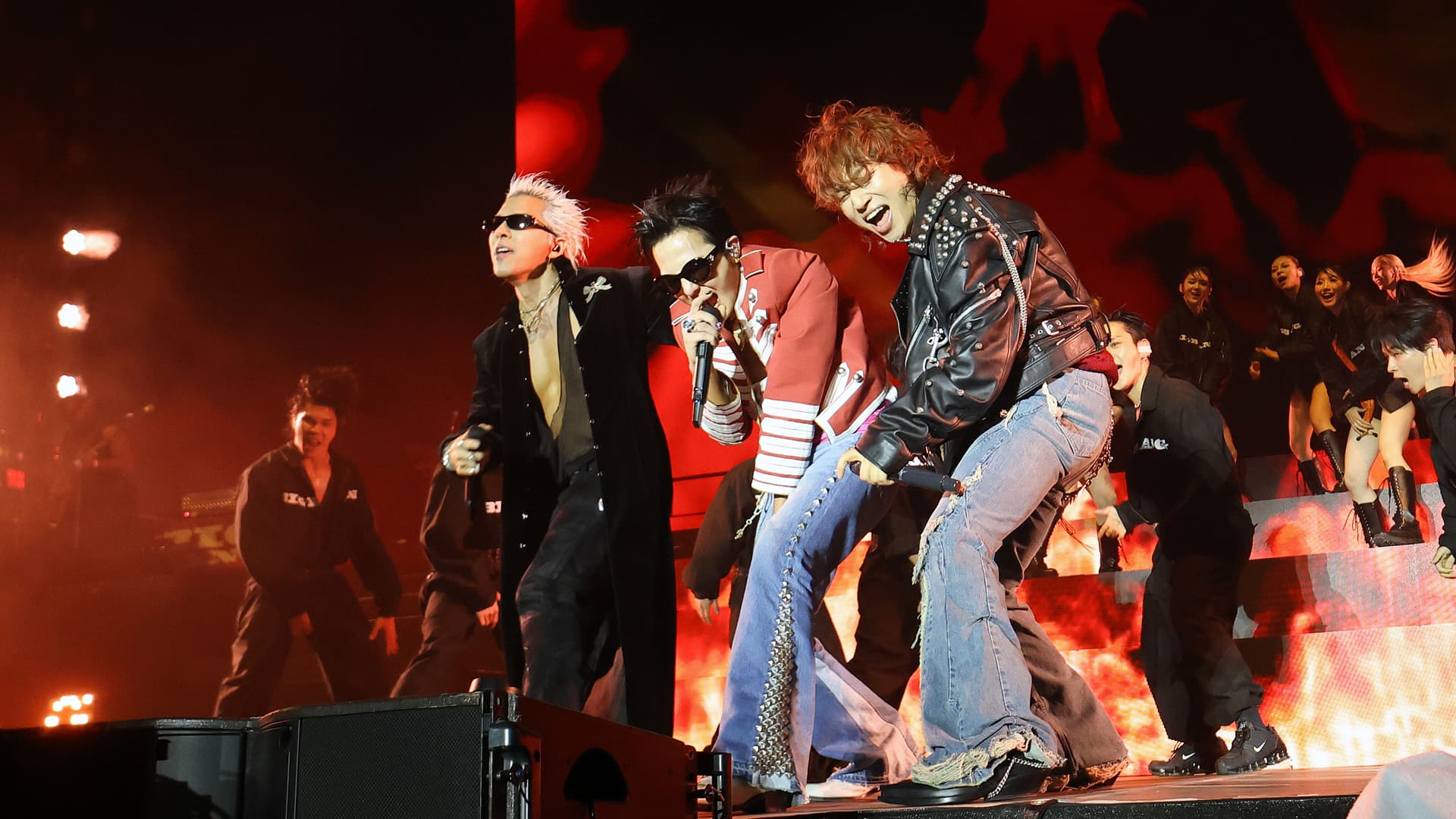 BIGBANG тобының мүшелері Калифорния штатының Индио қаласындағы Empire Polo Club алаңында өтіп жатқан Coachella Valley музыка және өнер фестивалінде өнер көрсетуде, жексенбі, 12 сәуір 2026 жыл | Getty Images