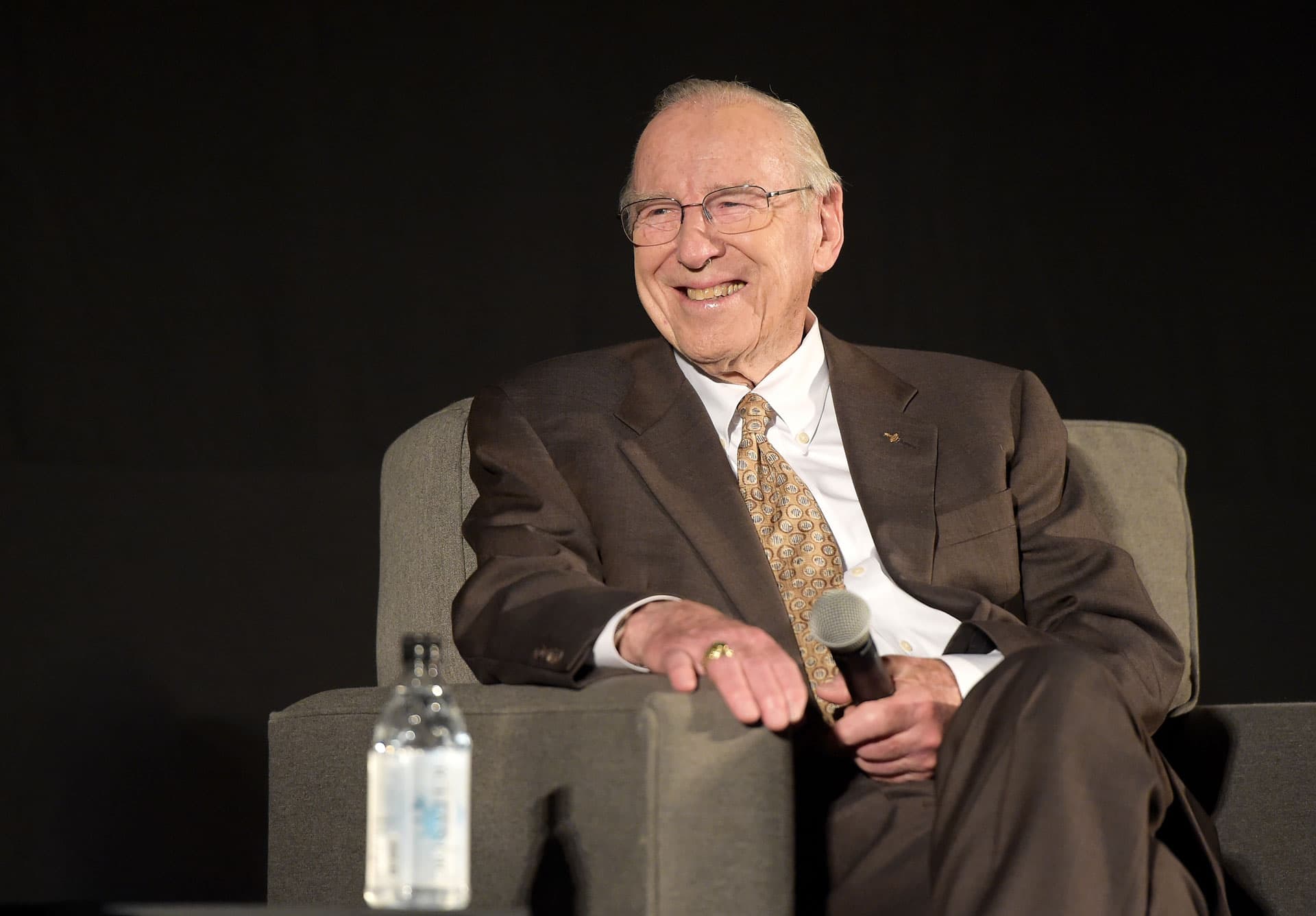 Астронавт Джим Ловелл выступает перед показом фильма «Аполлон-13»  в Лос-Анджелесе, 2015 год | Getty Images