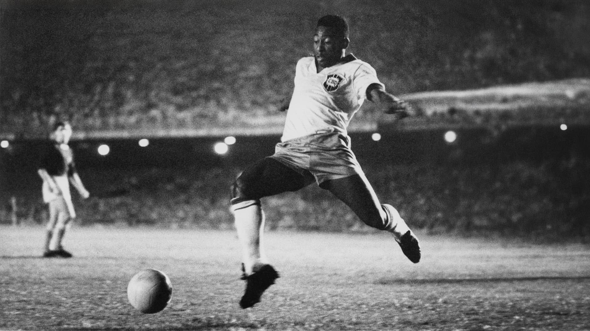 Бразильский футболист Пеле играет за сборную Бразилии, 1958 год | Getty Images