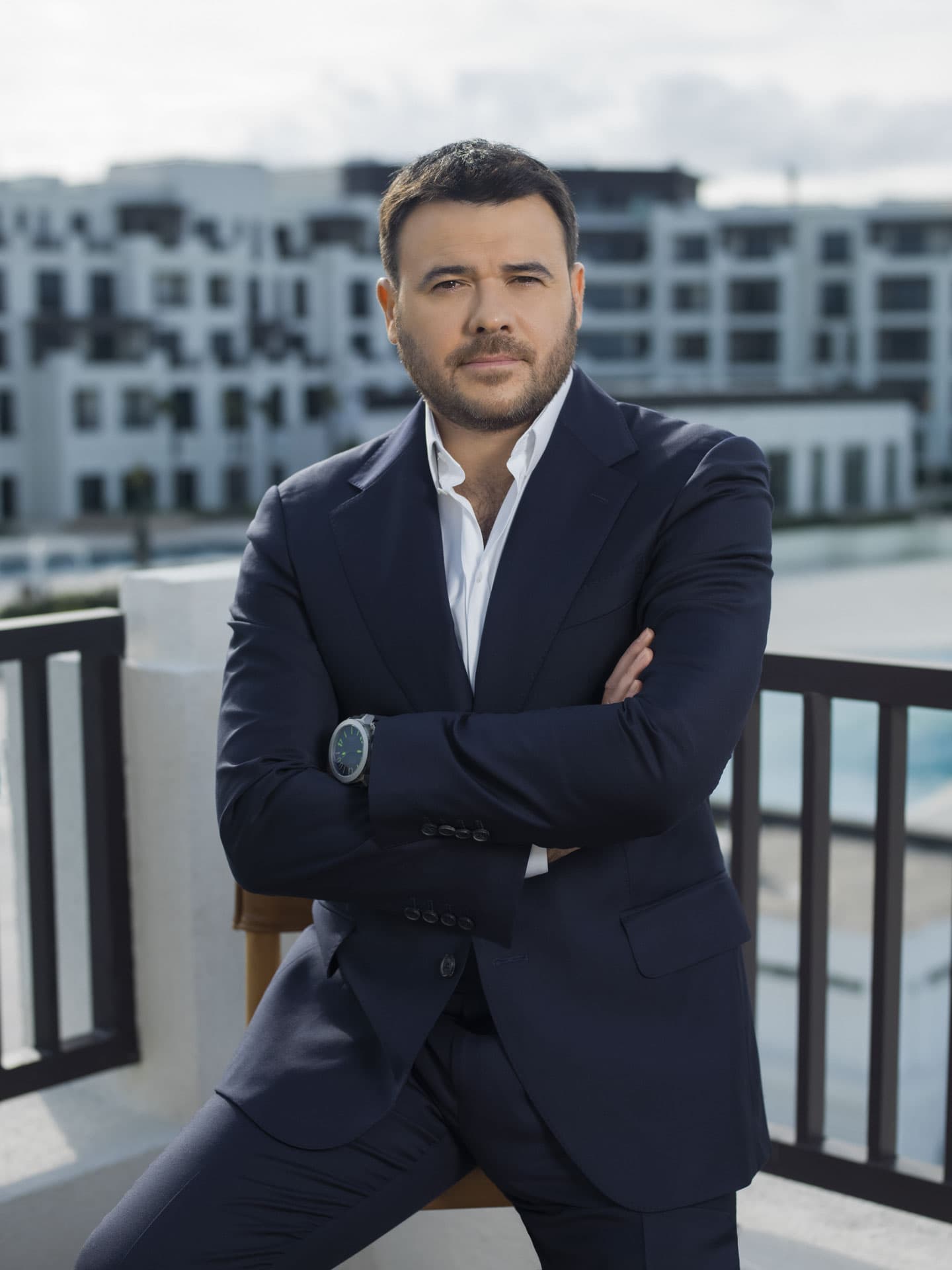 Эмин Агаларов | Фотосуретші: Томик Панахзаде; продюсер: Дария Вавакина; стилист: Ирина Свистушкина; груминг: Сева Зейналова; фотосуретші көмекшісі: Алексей Крапивко