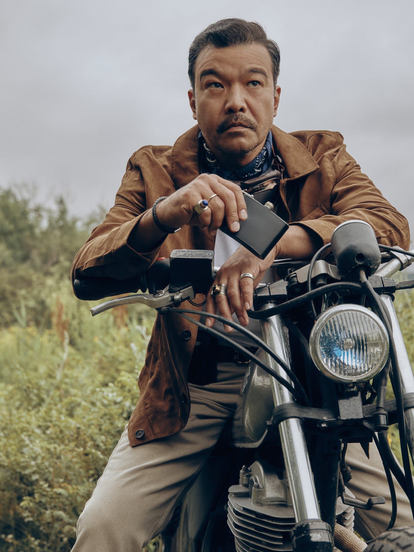 Окружающая жизнь – это хаос: интервью с Азизом Бейшеналиевым